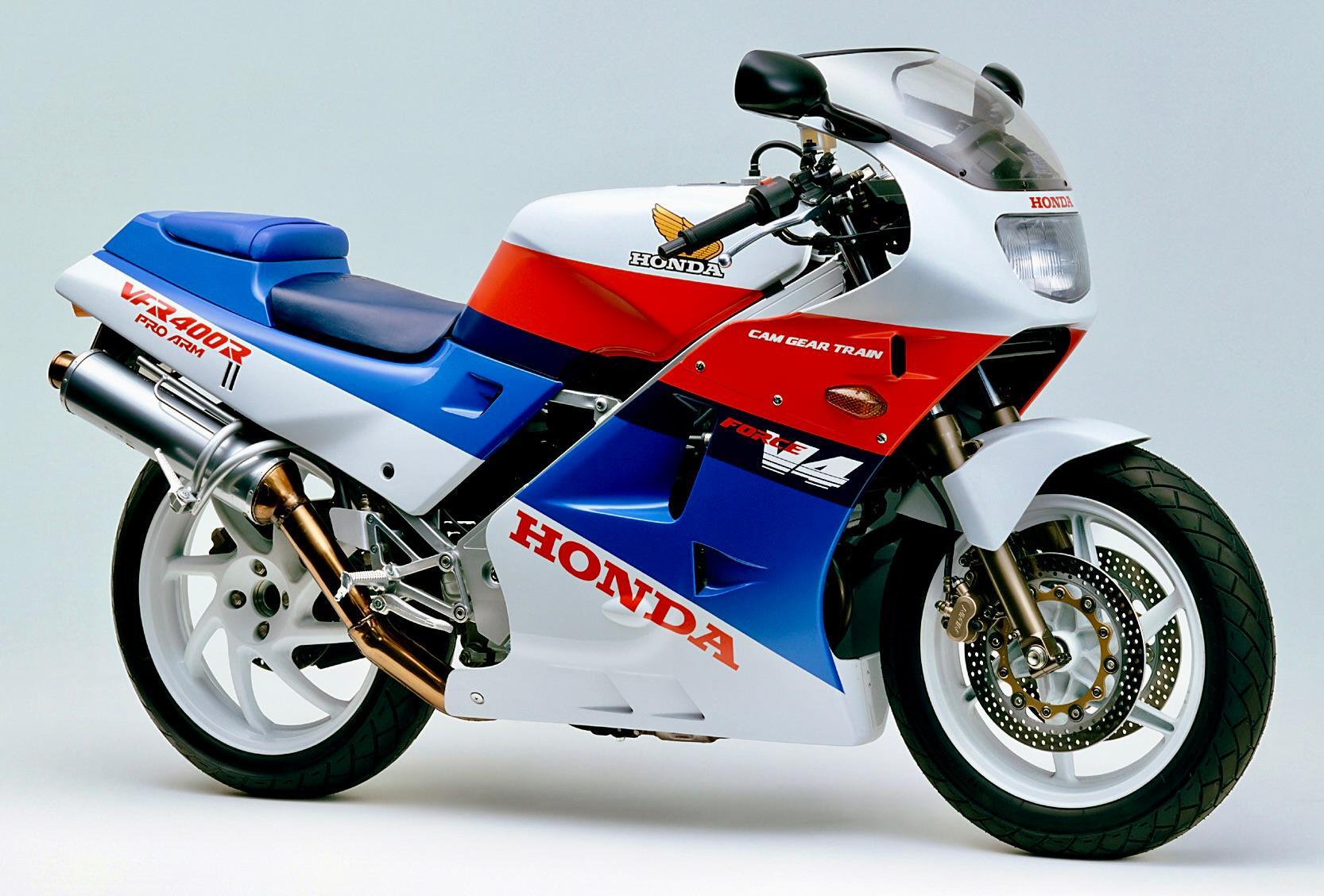 ▲’82年発売のVF400F以降、ホンダはスポーツ路線をV4マシンで突き進んでいた