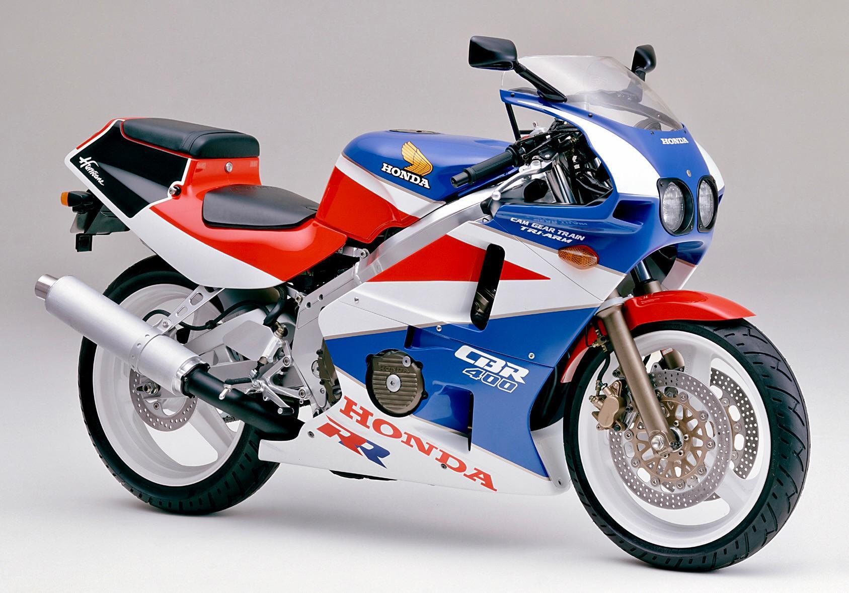 ▲’88年初頭、ついに「直４レプリカ」のCBR400RRをリリース！