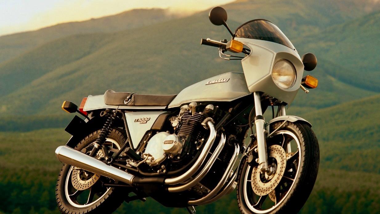 ℛ ❤︎ページ カワサキ(KAWASAKI) Z1の切り絵 【A4サイズ】[B4-001] | 切り紙屋