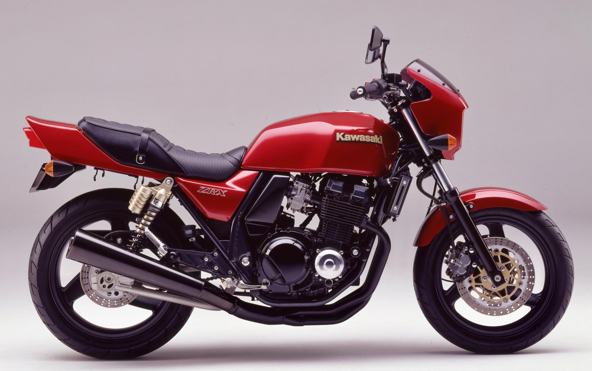 Overland 90年代 usa製 29年所有する「ディフェンダー90」を父から息子へ。ソフトトップ