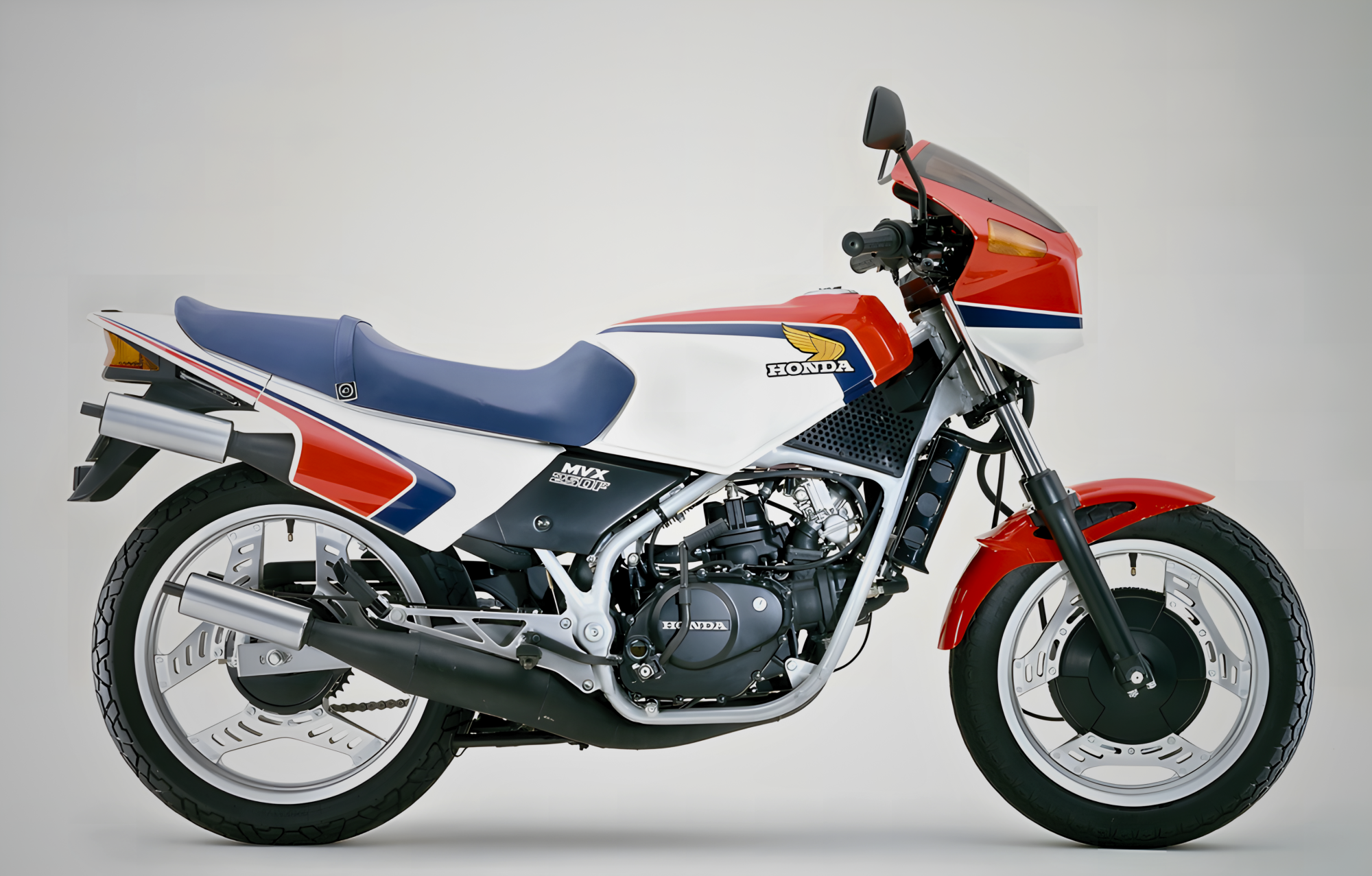 旧車！２スト！ＮＳ２５０Ｒ締め切りました！ オートバイのあれこれ】NS500由来の“V3”。ホンダがついに2スト250cc