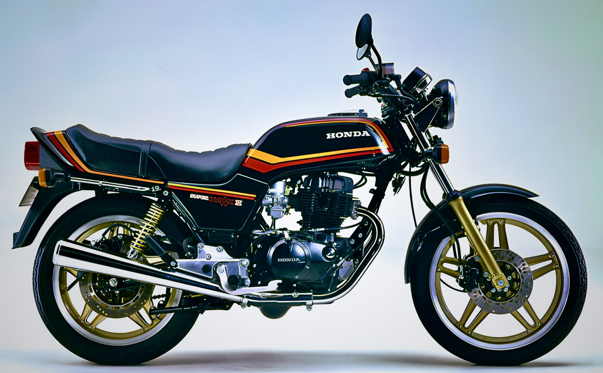 オートバイのあれこれ】トリプルディスク！チューブレスタイヤ！豪華