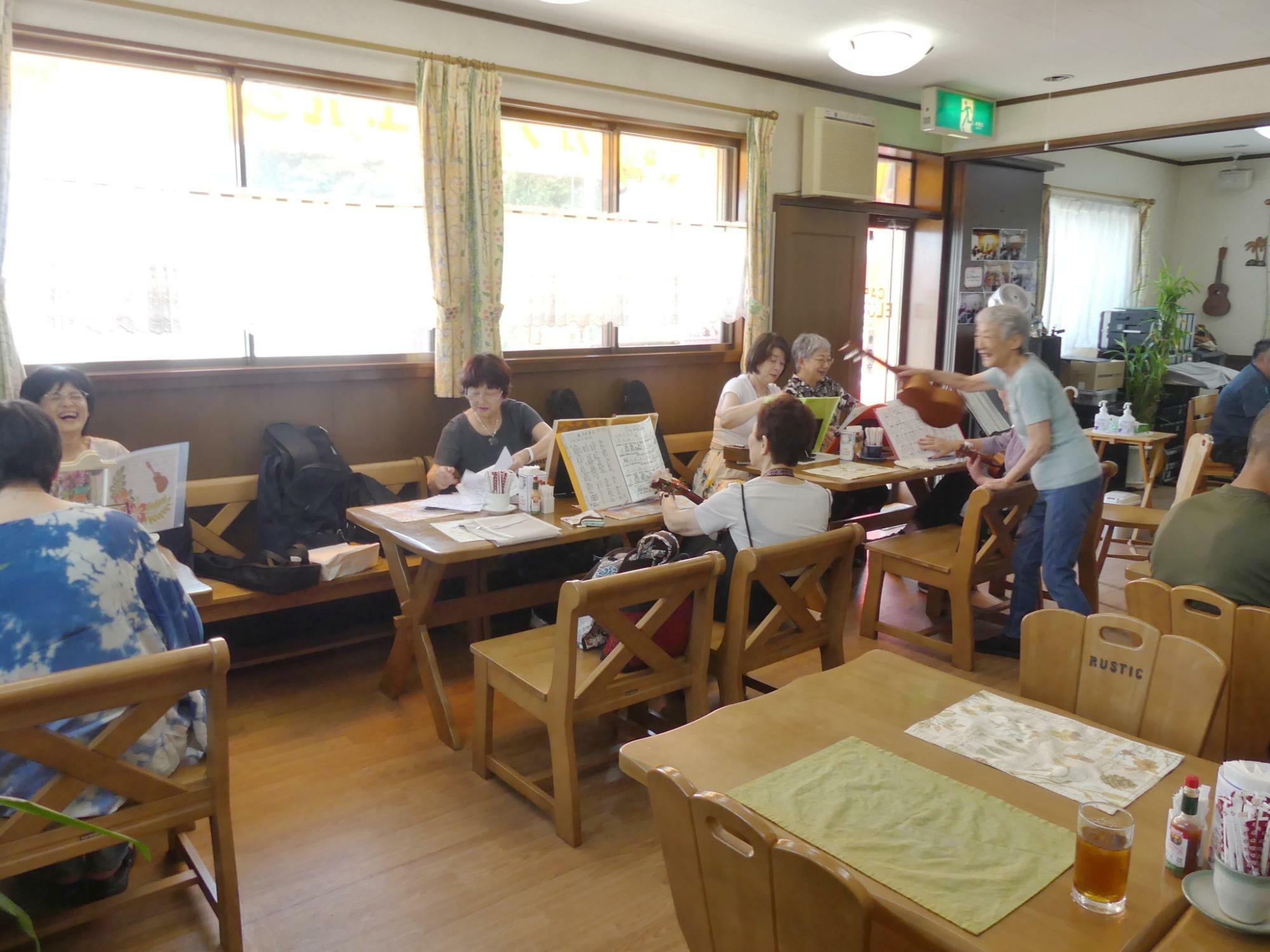 和やかな中にも真剣な練習風景