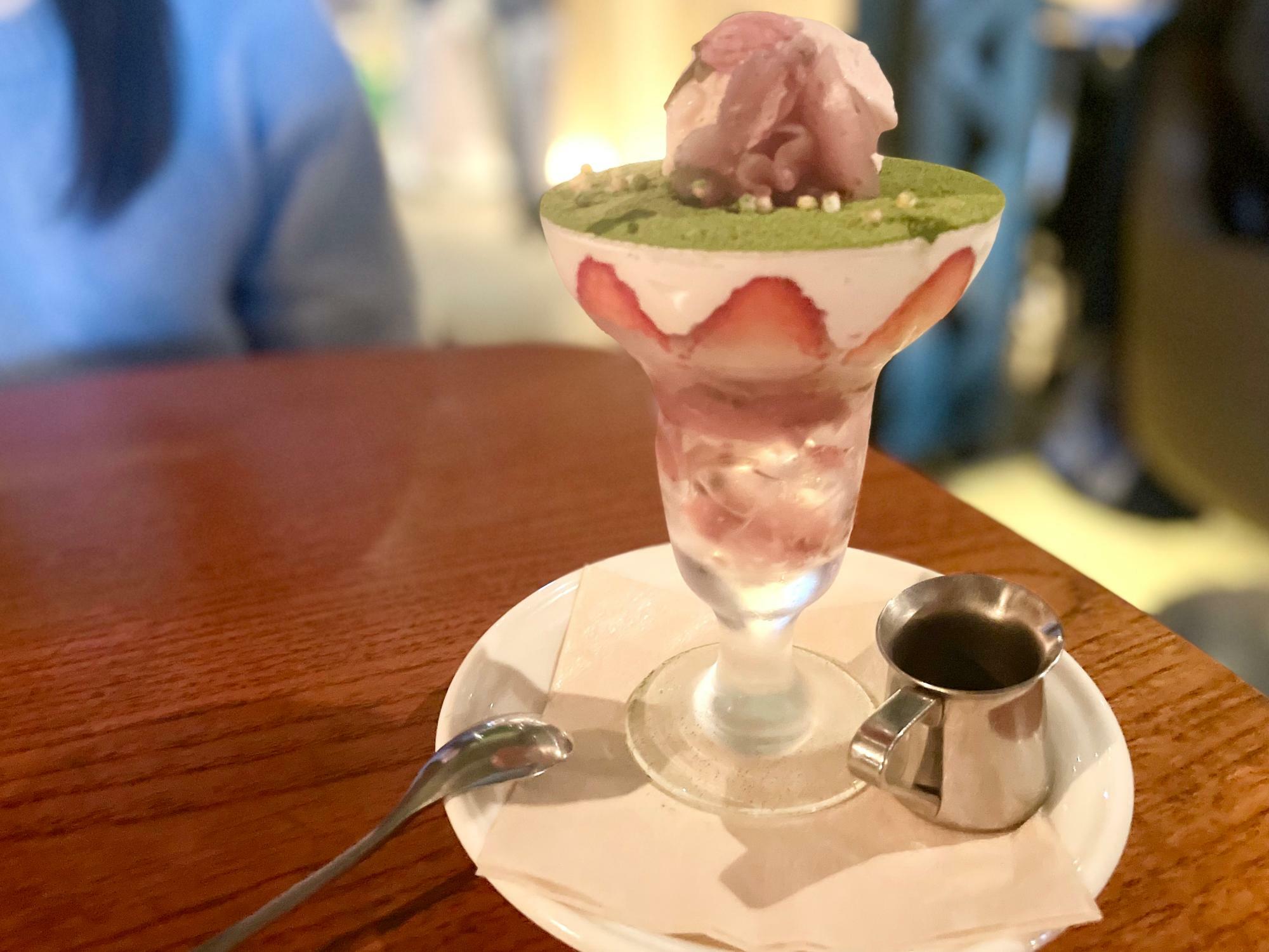 抹茶と桜アイスのパフェ