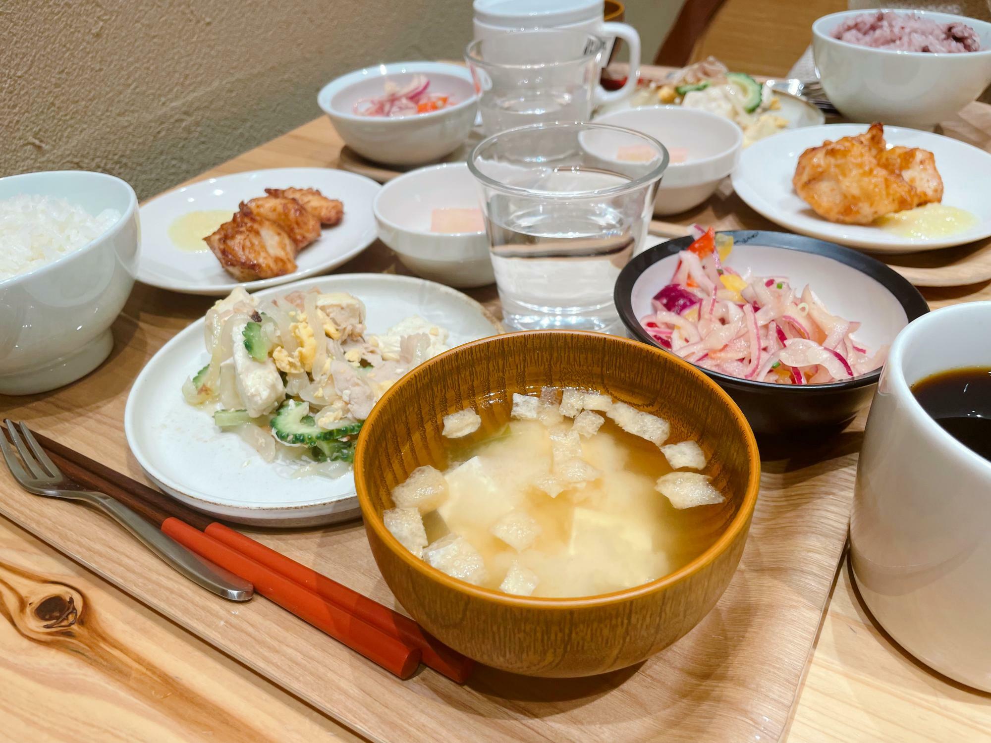 夏の一汁三菜セットにコーヒーをオーダー