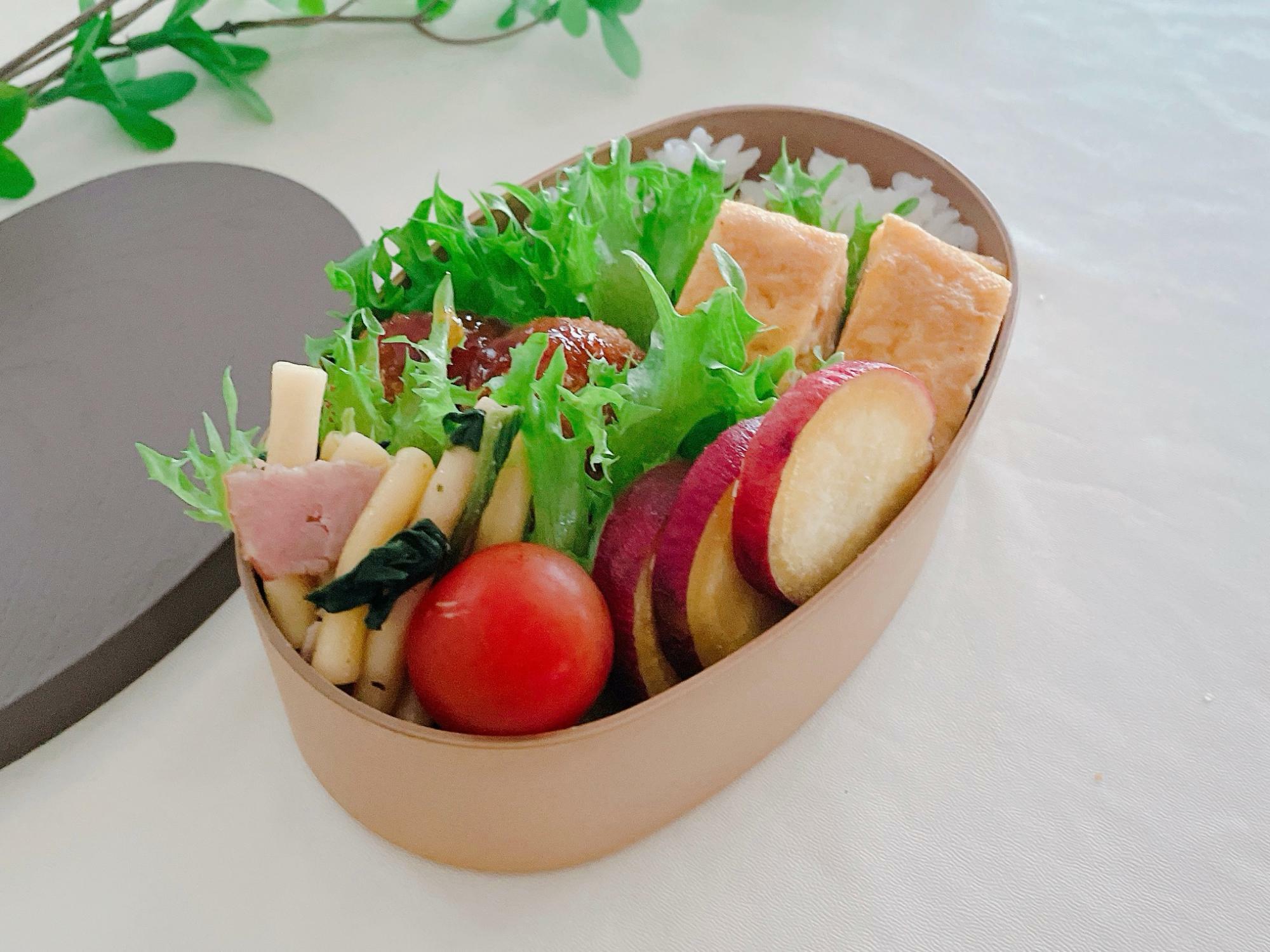 さつまいものレモン煮を入れた彩りの良いお弁当