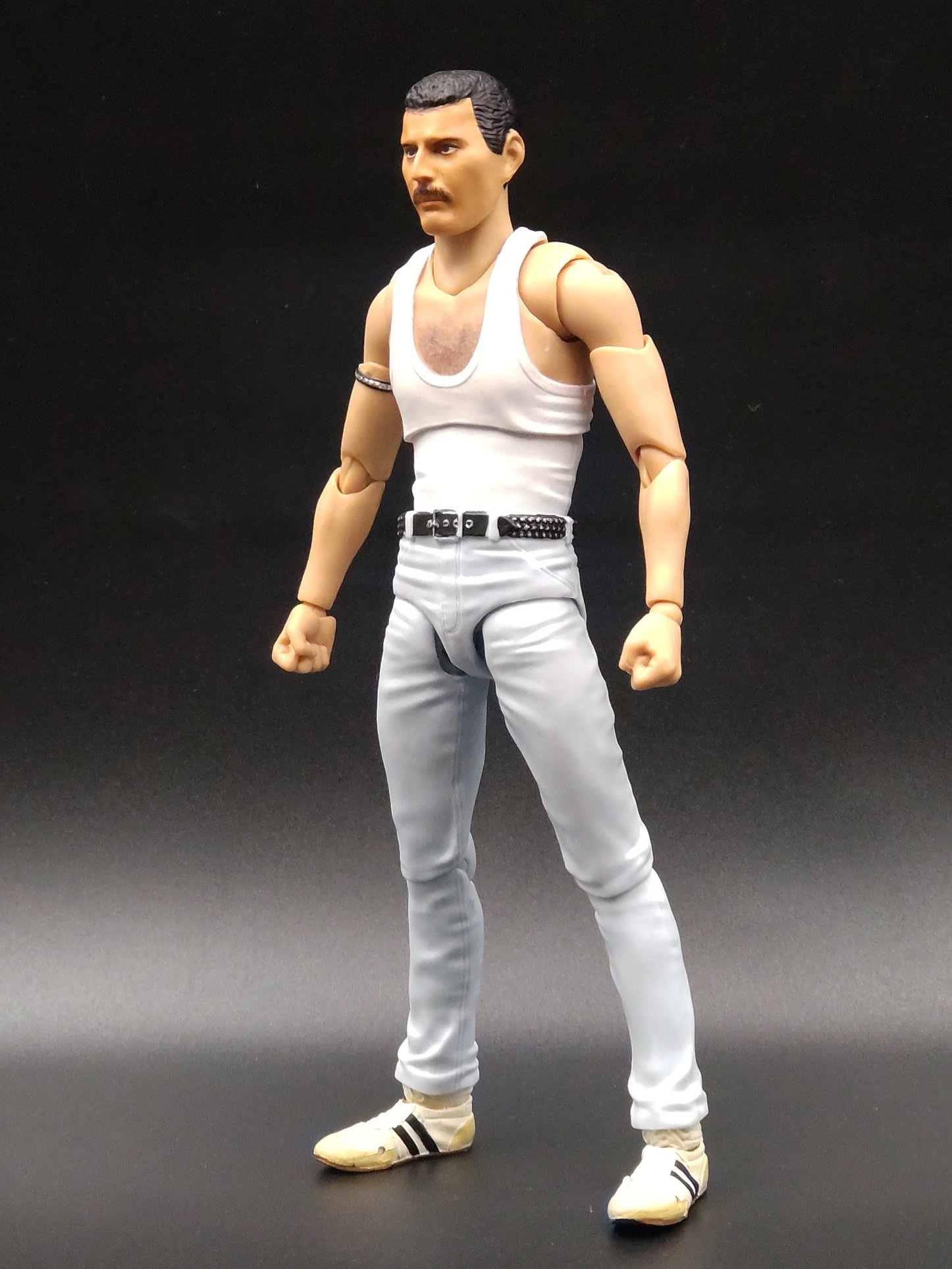 フレディマーキュリー　フィギュアーツ Amazon.co.jp: TAMASHII NATIONS S.H.フィギュアーツ フレディ