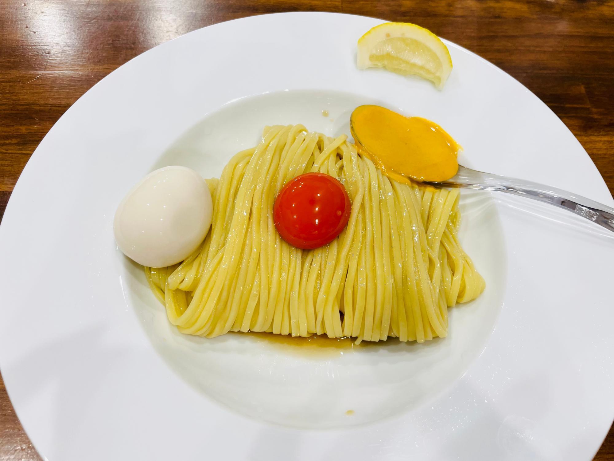 「ウニバターたまご麺」900円「味玉」100円