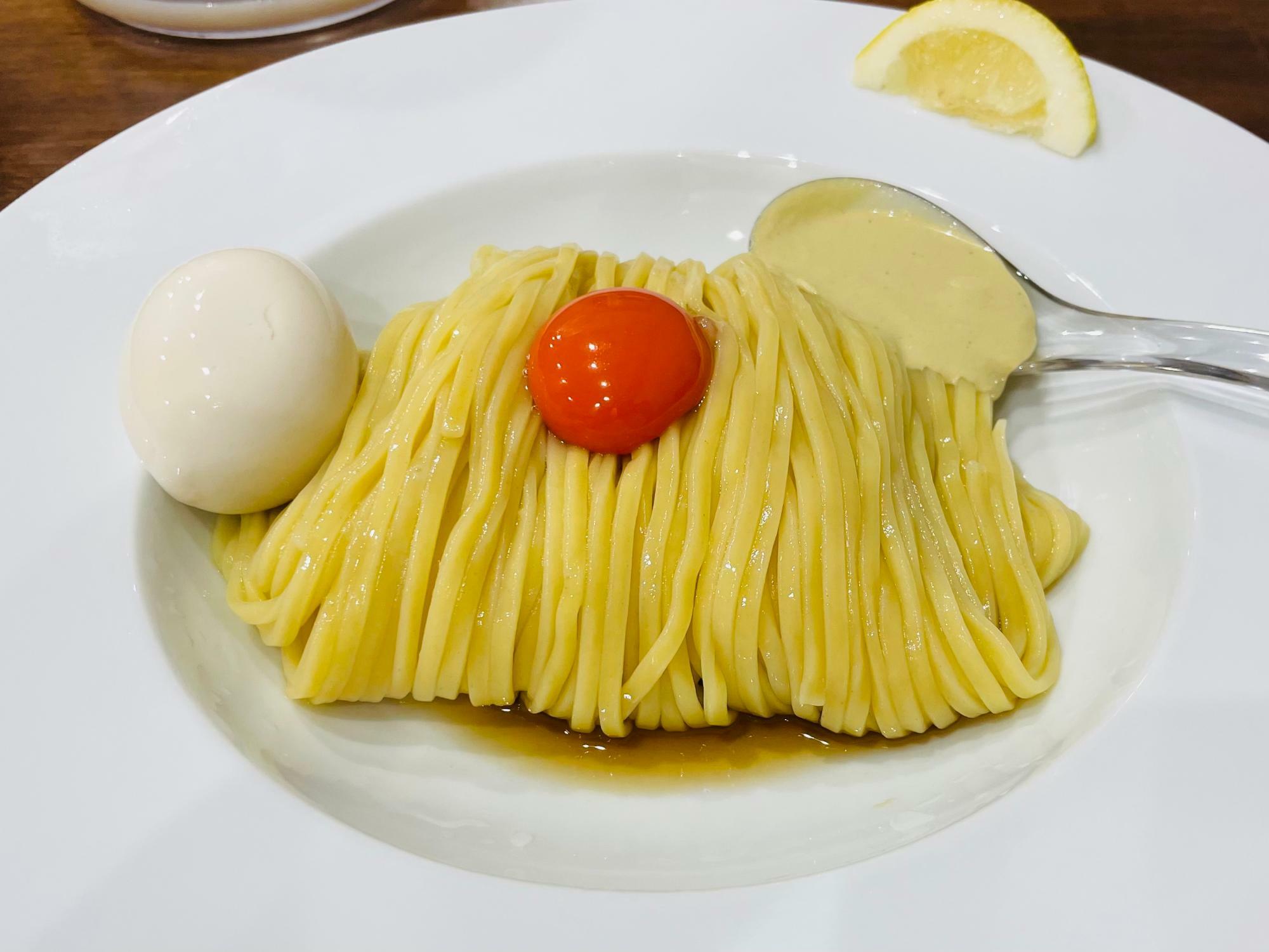 「牡蠣バターたまご麺」800円「味玉」100円