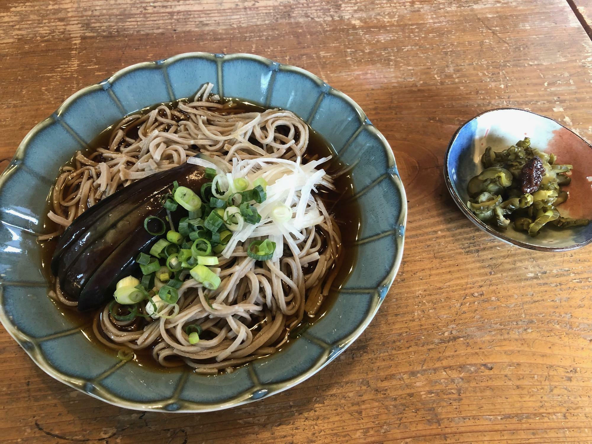 「そば茶屋八べえ」さんのぶっかけ茄子そば