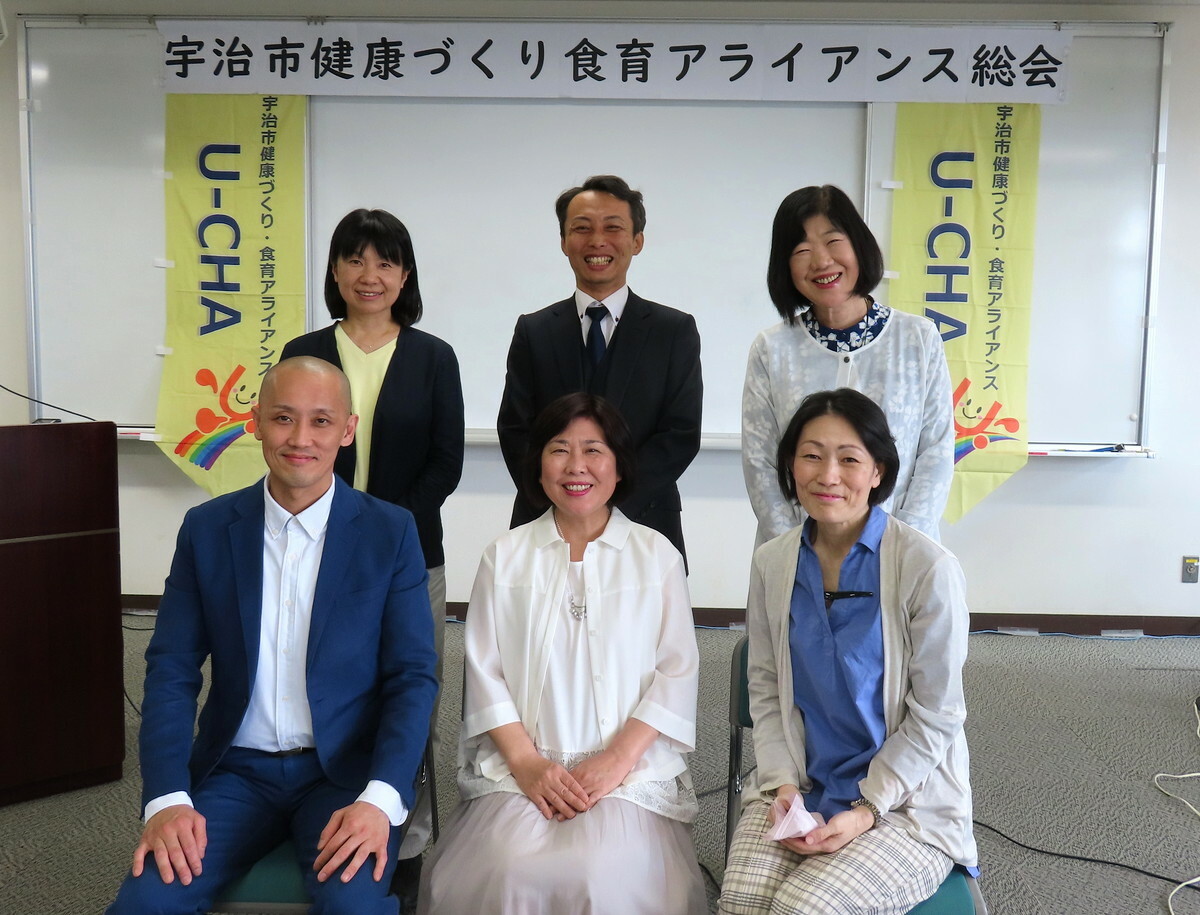 後方左から、田中さん・小川さん・森さん　前方左から、左さん・日野さん・三浦さん