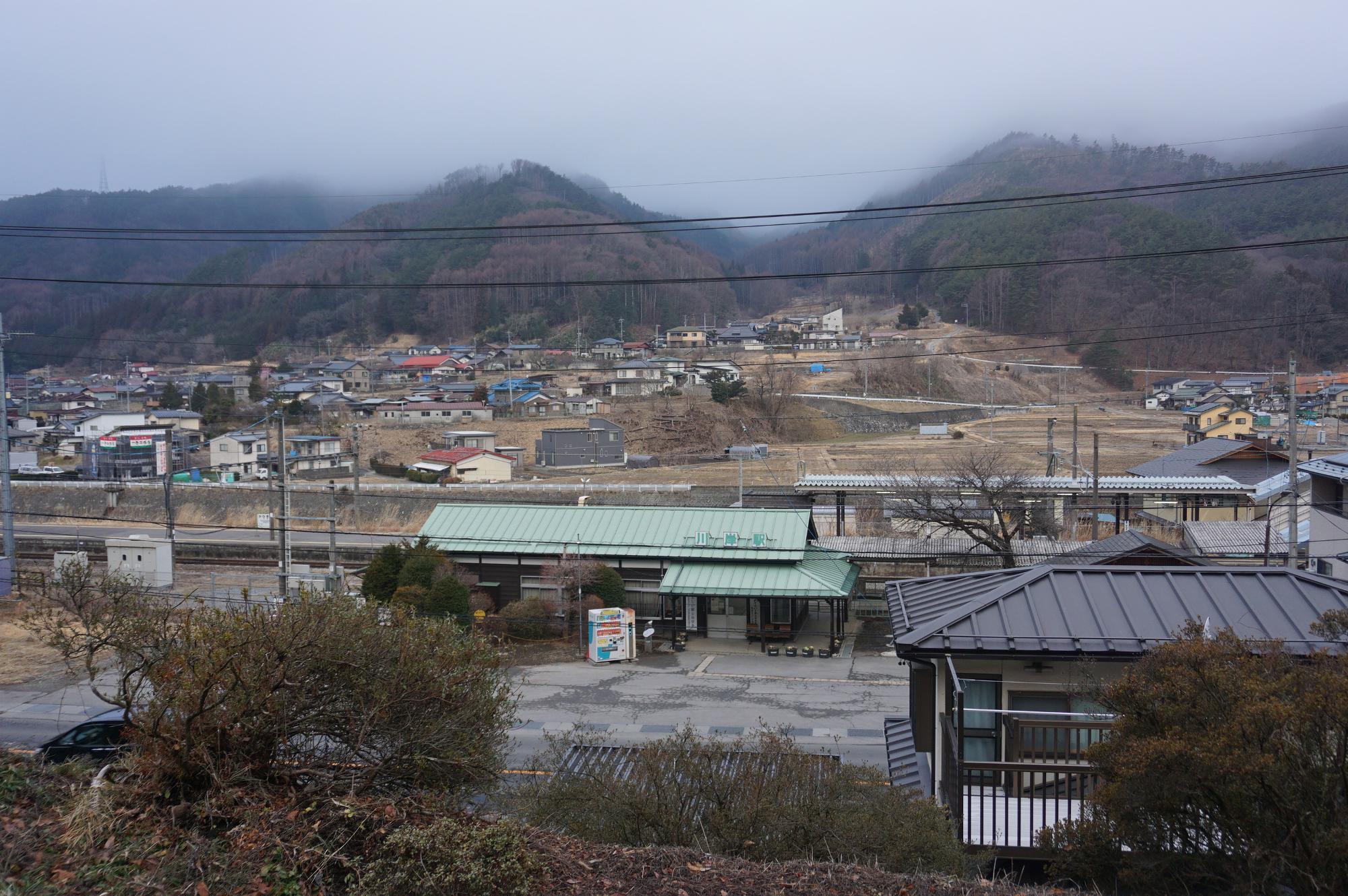 100周年の節目に建て替えられる木造駅舎 中央本線辰野支線 川岸 100周年の節目に建て替えられる木造駅舎 中央本線辰野支線 川岸