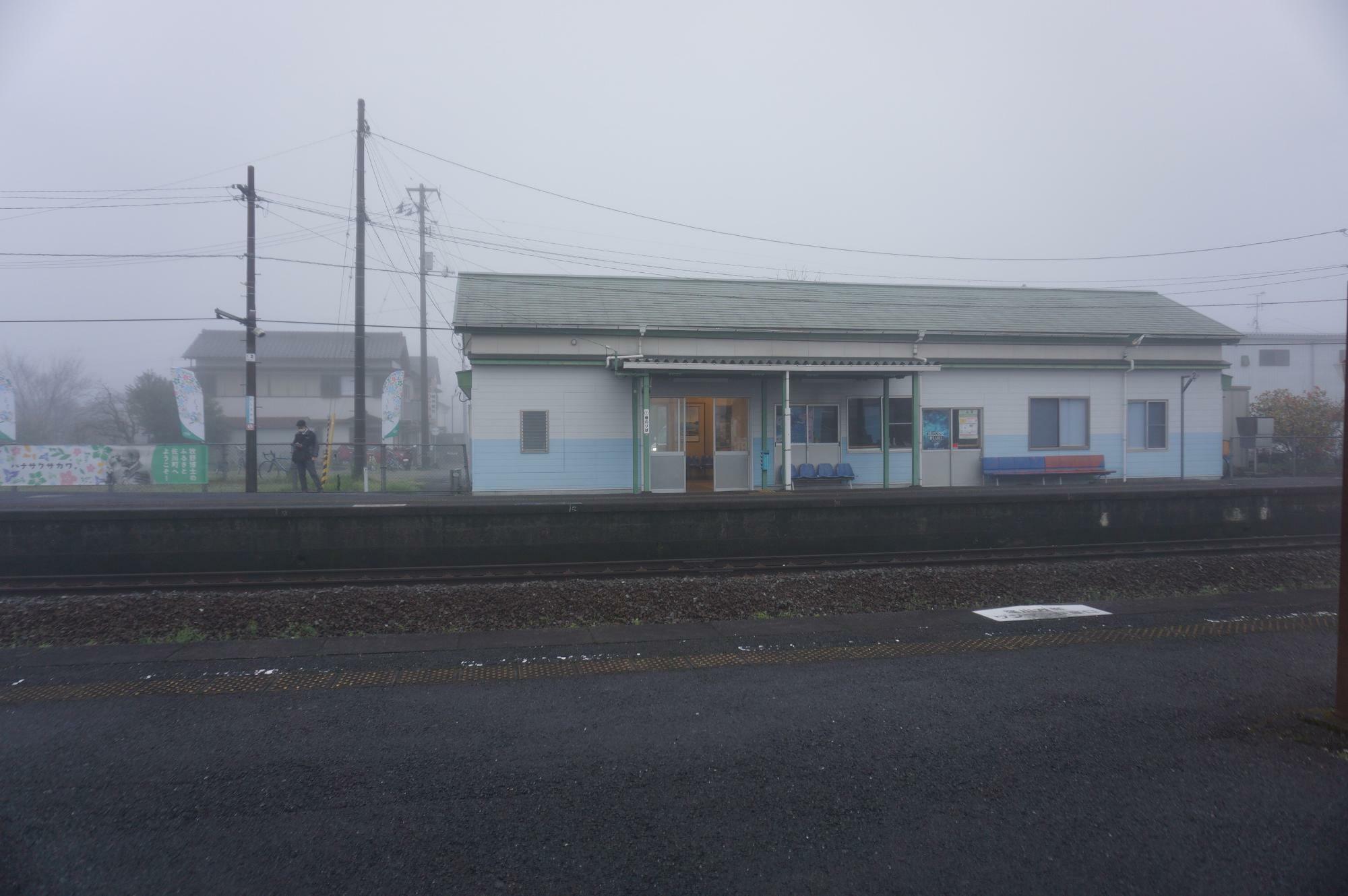 霧の中の西佐川駅