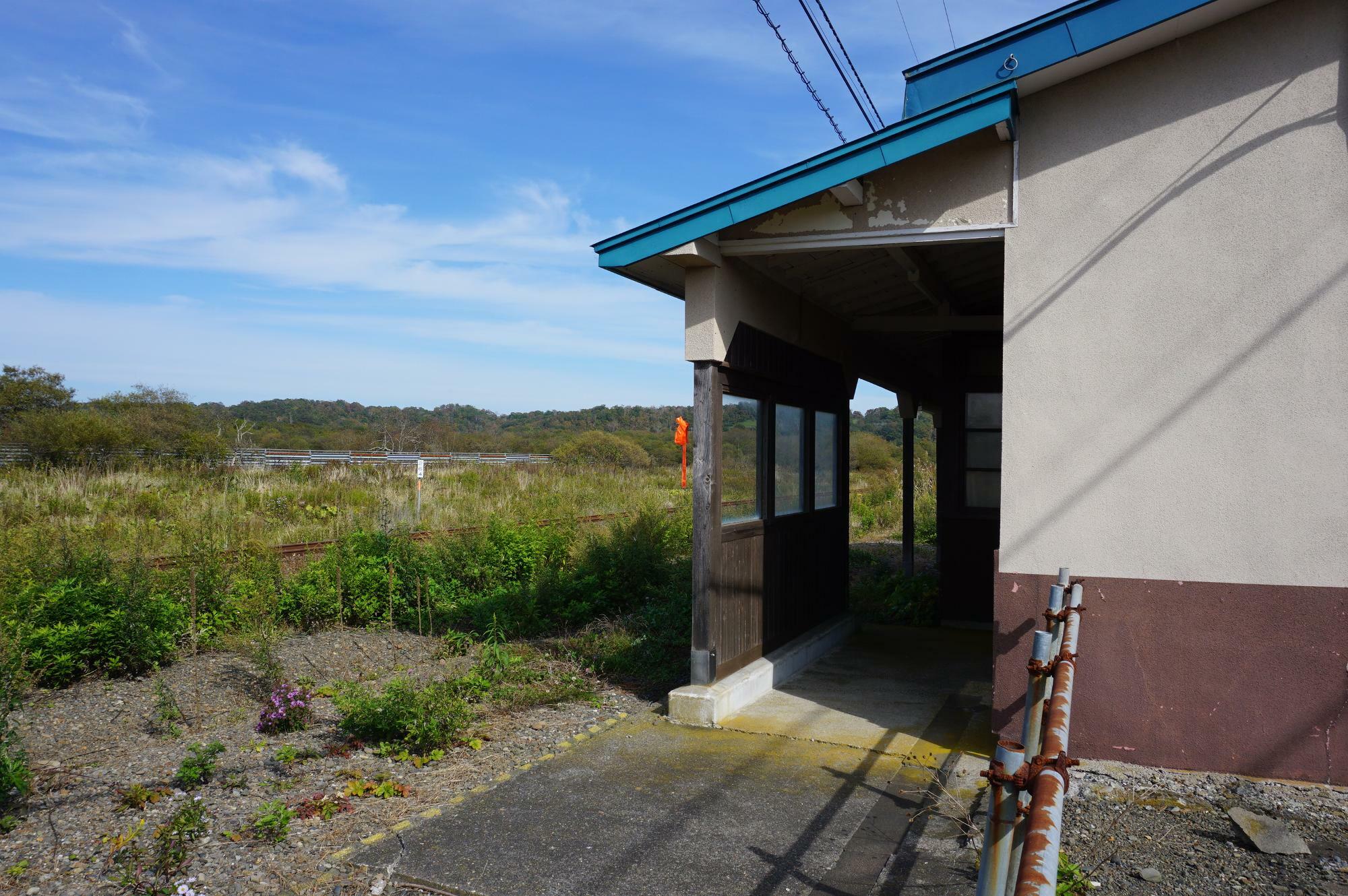 撤去されたホーム跡は立入禁止