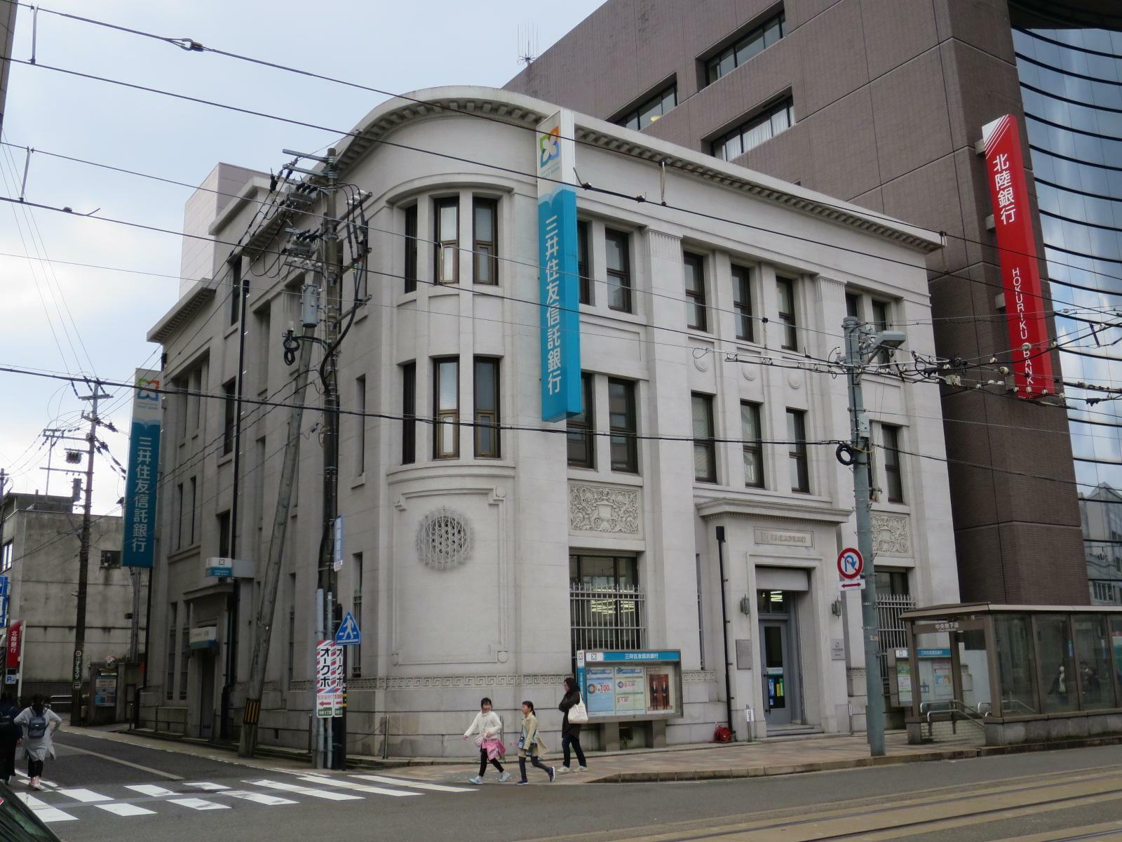 三井住友信託銀行福井支店（酒伊ビルとして昭和9年に建てられ、空襲と震災を乗り越えた）