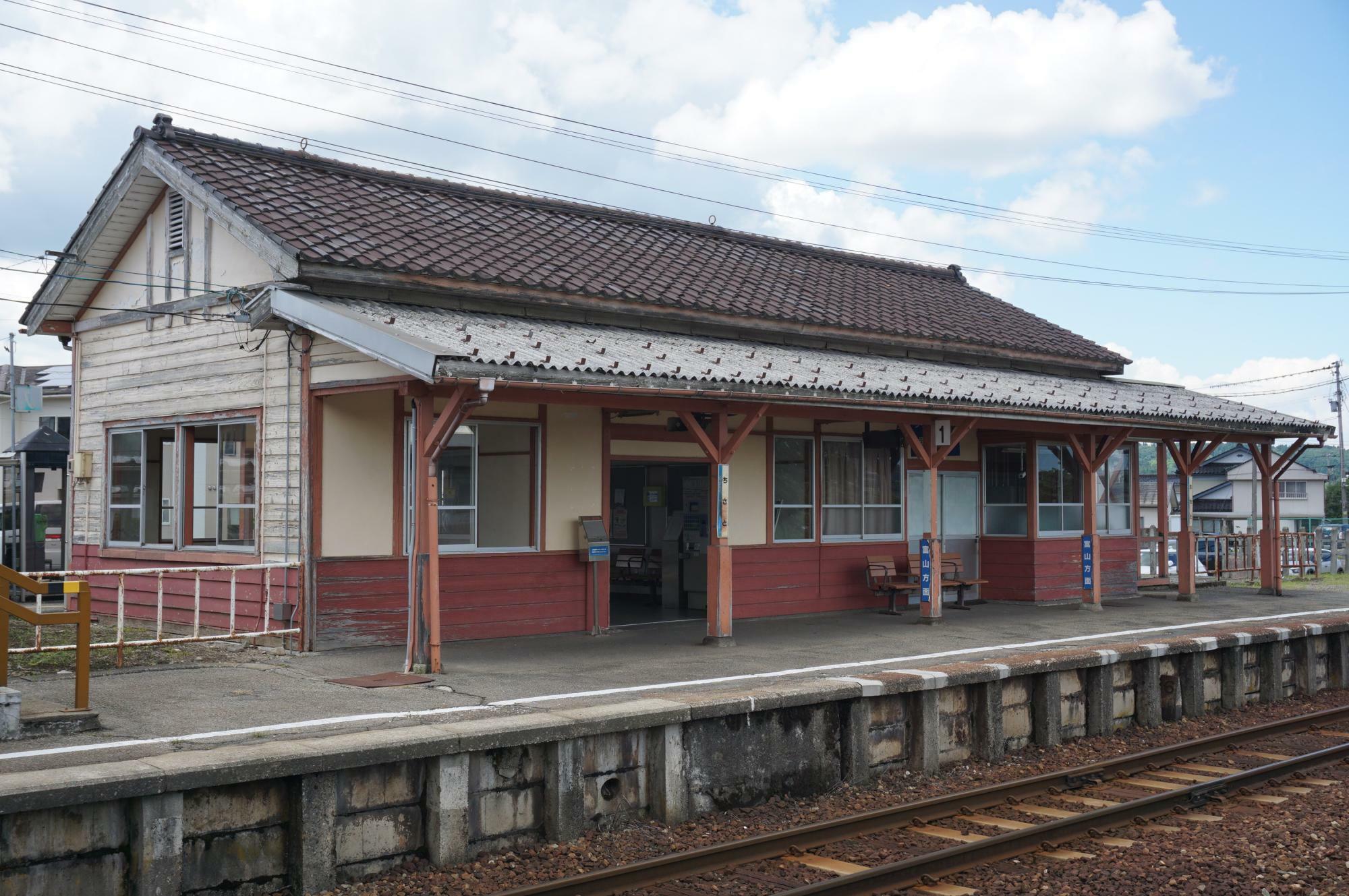 駅舎（ホーム側）