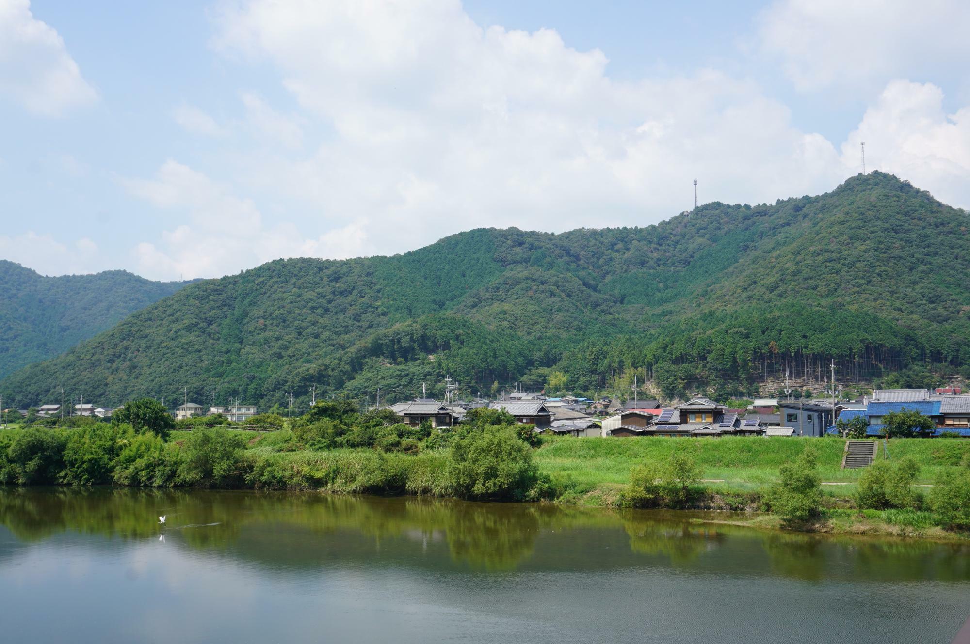 　対岸の船町集落