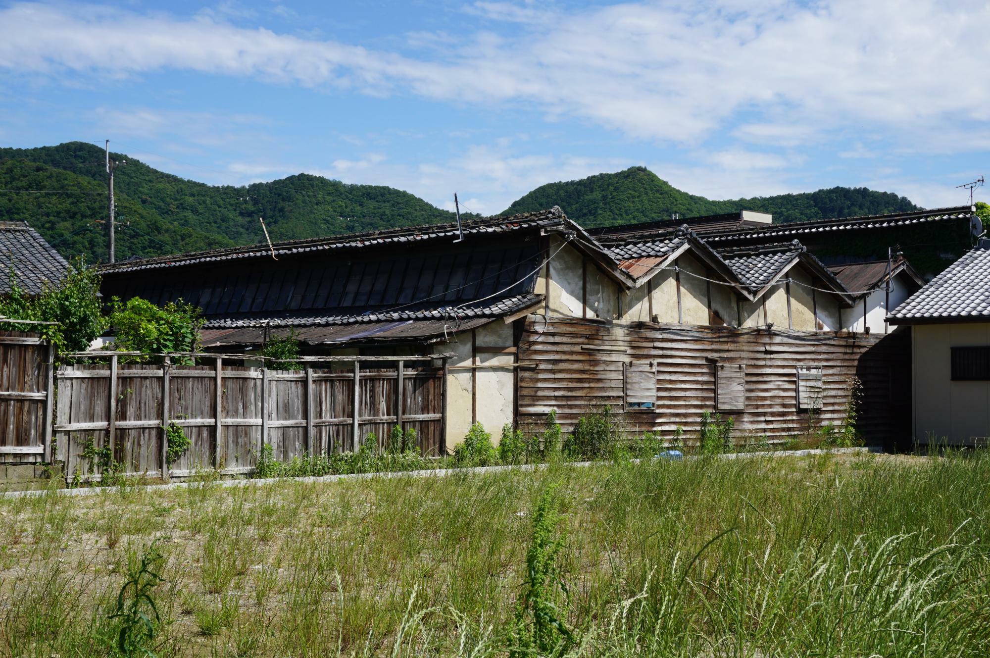 ノコギリ屋根の織物工場