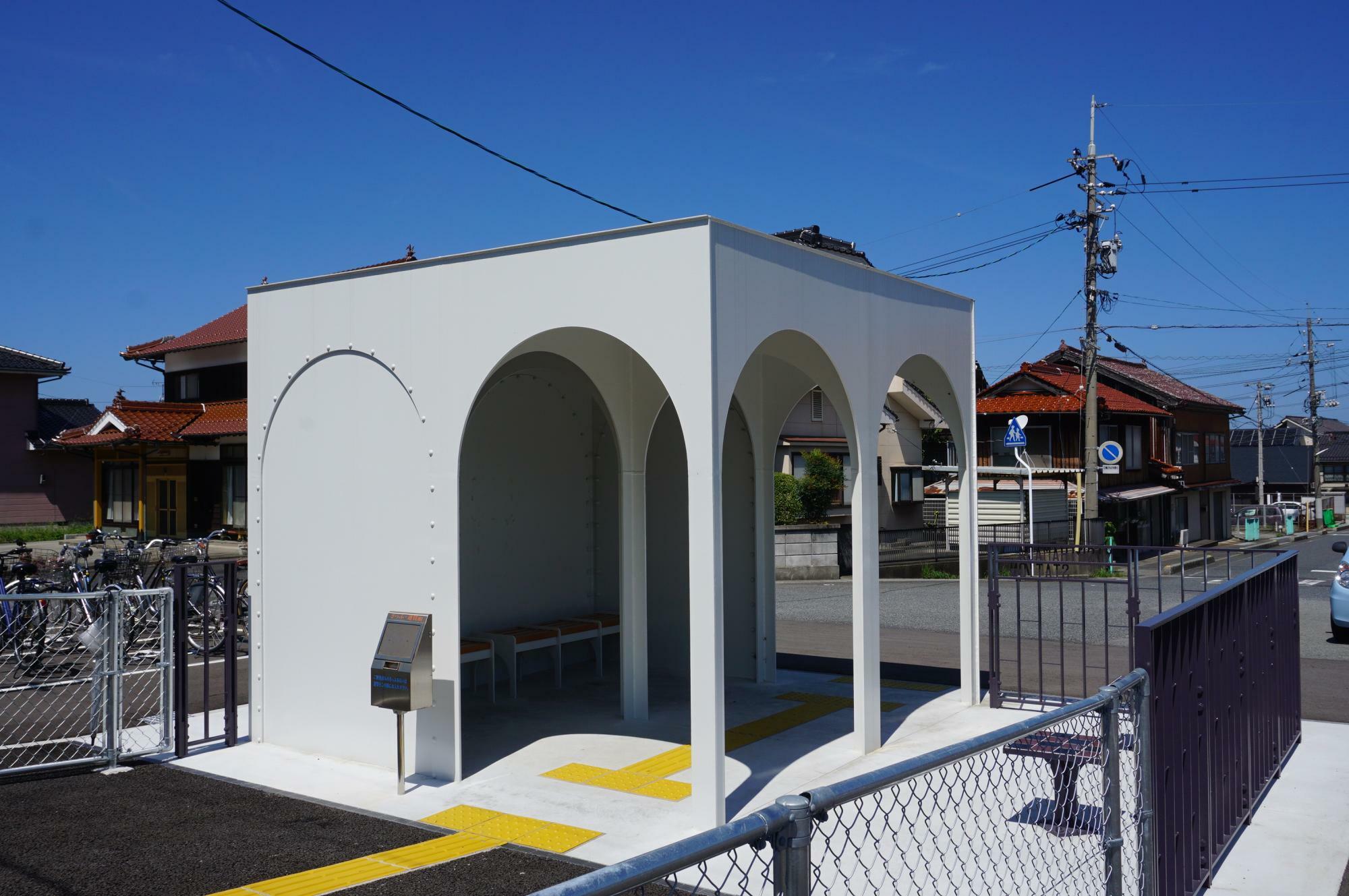 ホーム側から見た駅舎