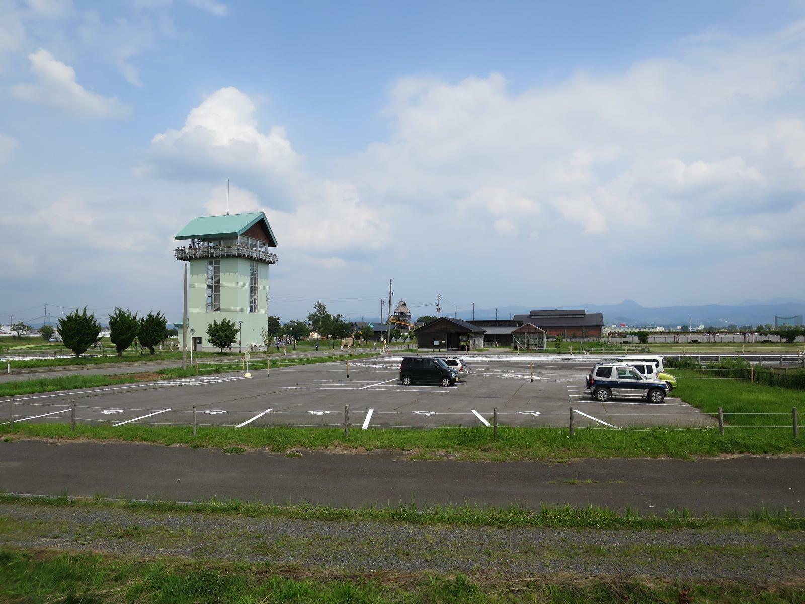 弥生の里展望所と駐車場