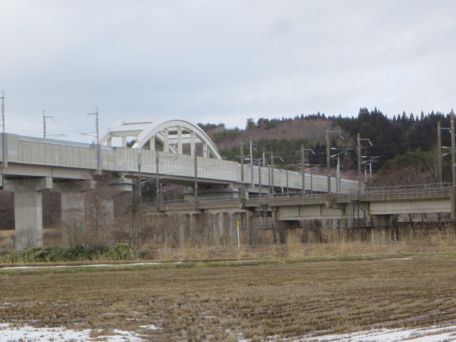 大平分岐部付近　上が北海道新幹線、下が海峡線