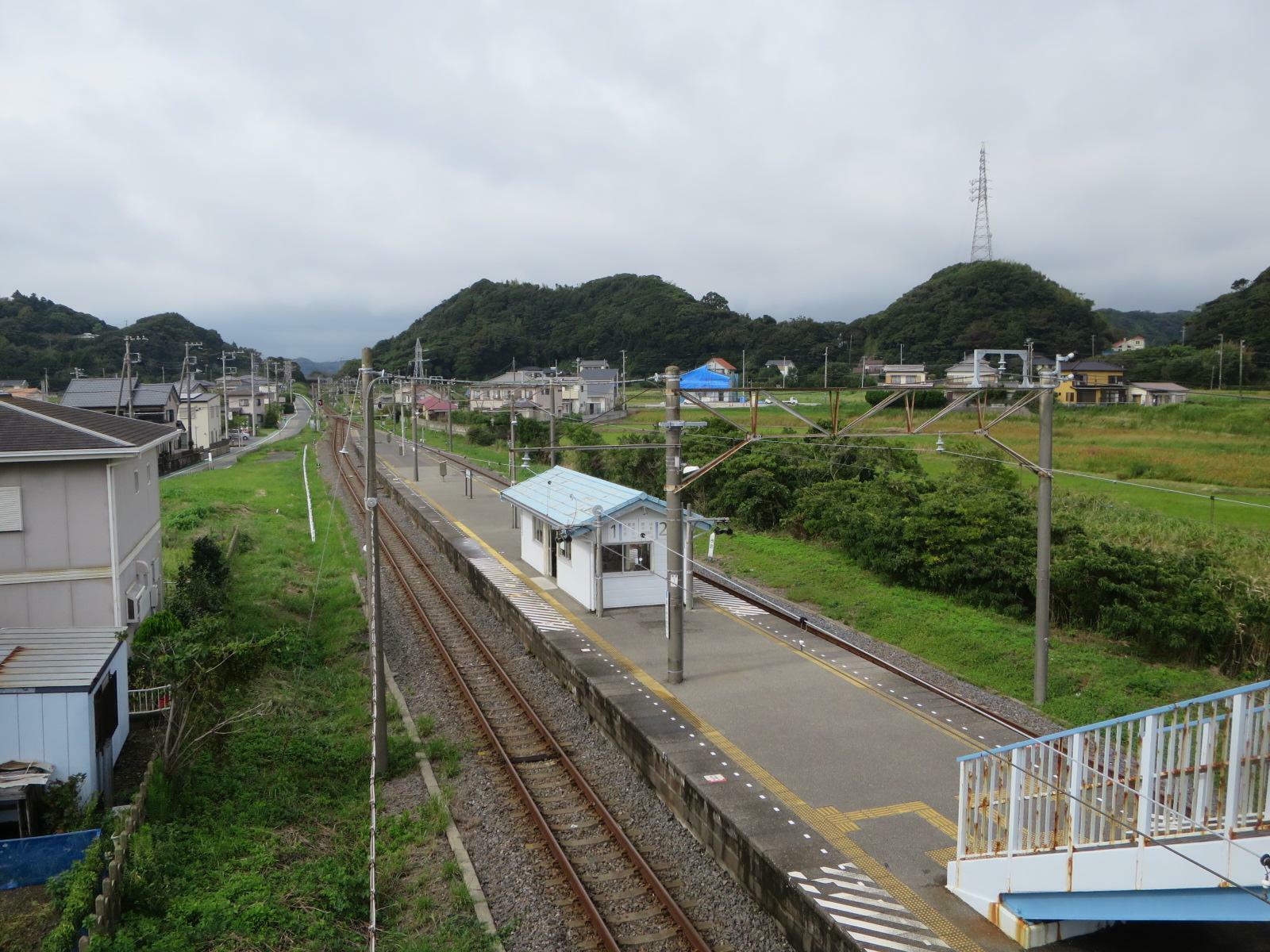 島式ホーム時代の那古船形駅　跨線橋より