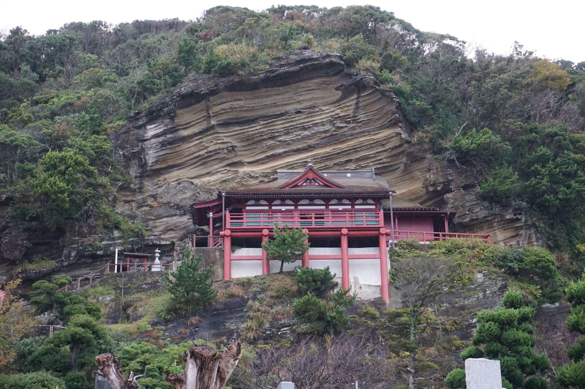 船形山大福寺　崖観音