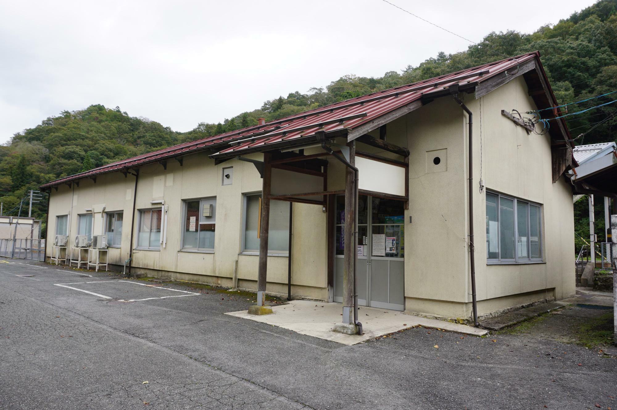 駅舎　開業時のもので今年で築89年を迎える