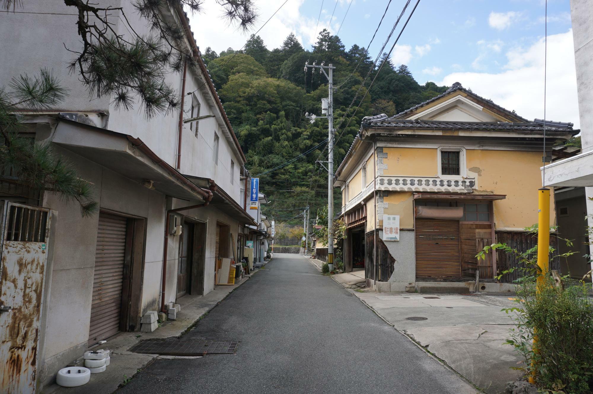 東城の町並み