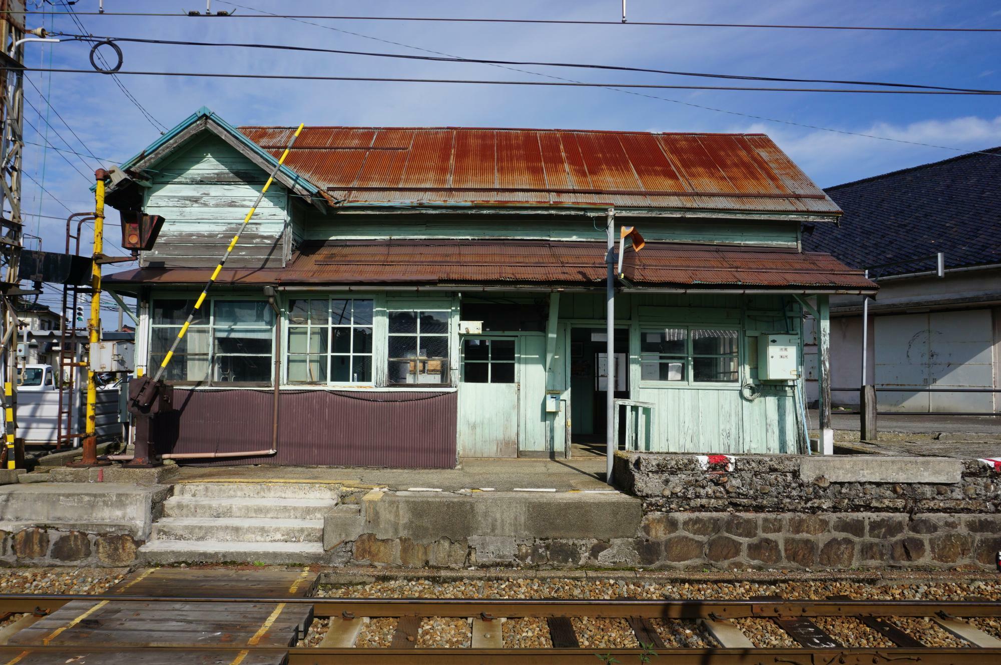 駅舎（ホーム側）