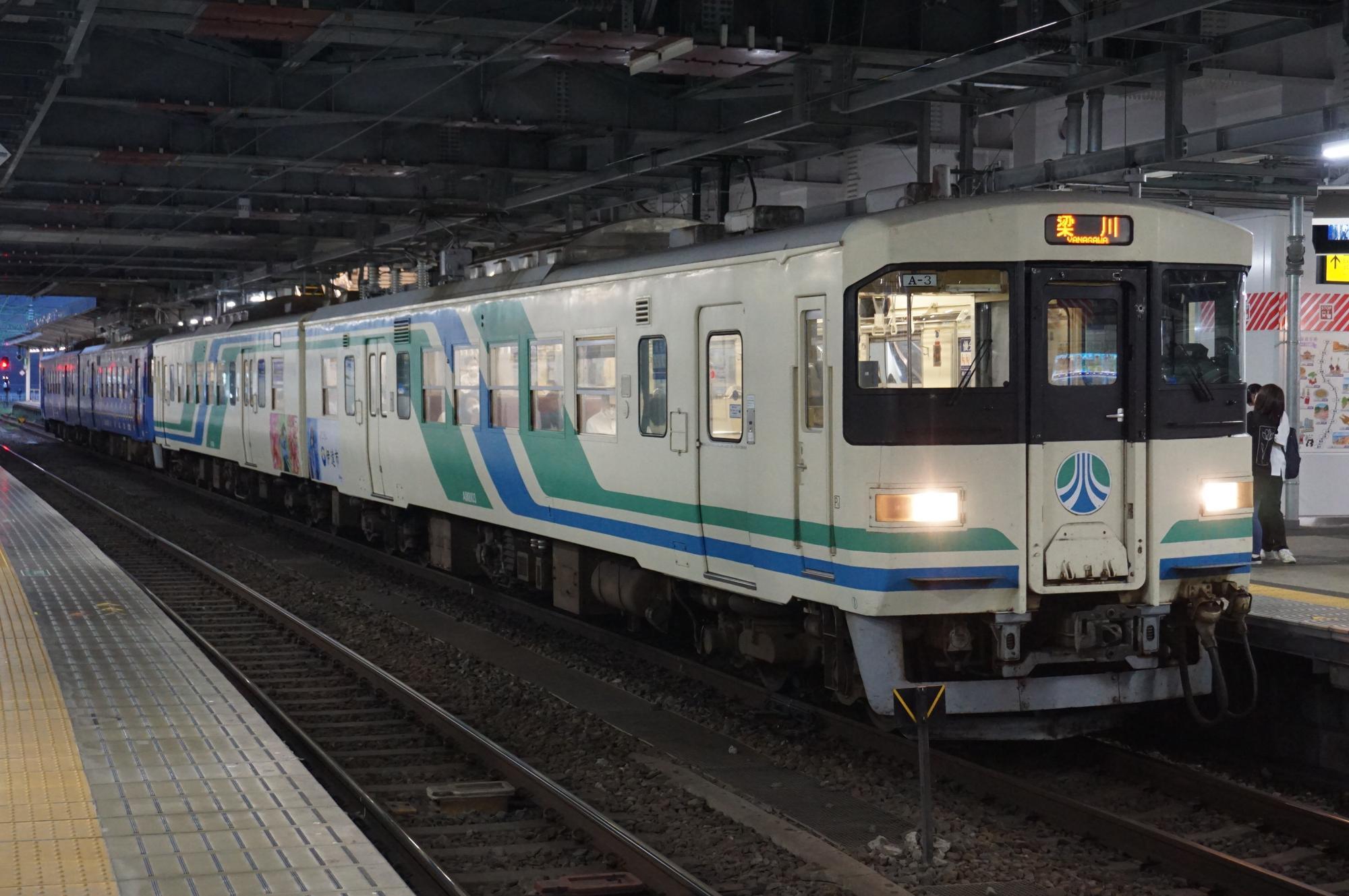 仙台駅に乗り入れた8100系