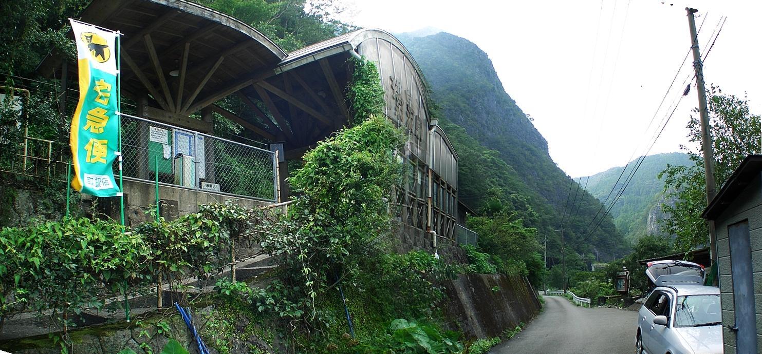 肥薩線 球泉洞駅（熊本県球磨郡球磨村）　※画像はWikipediaより