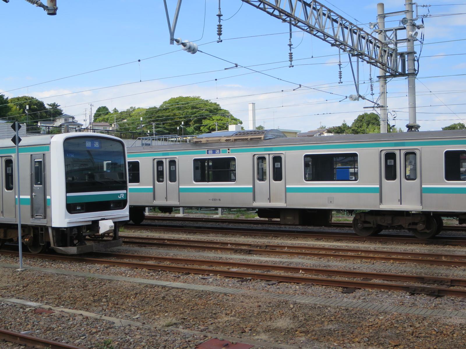 いわき駅構内で休むK752編成とK704編成