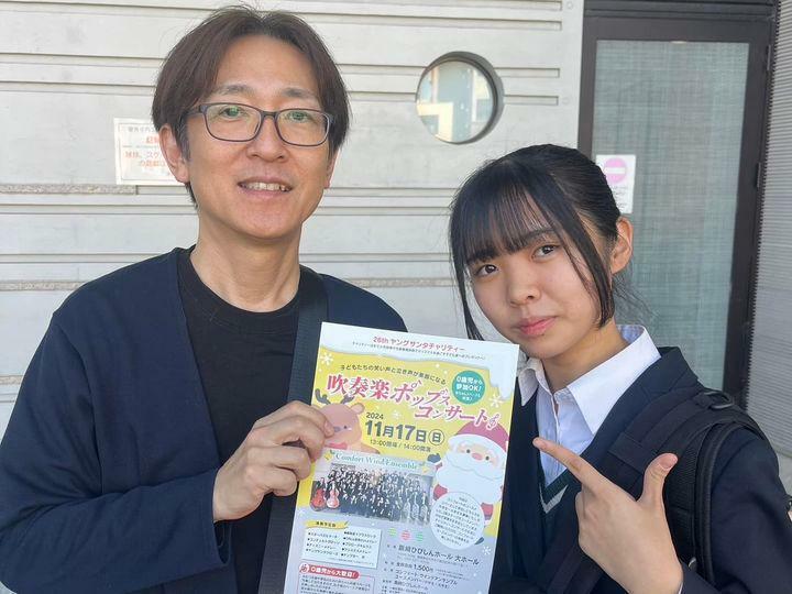 代表・常任指揮者の吉原哲さんと団員さん