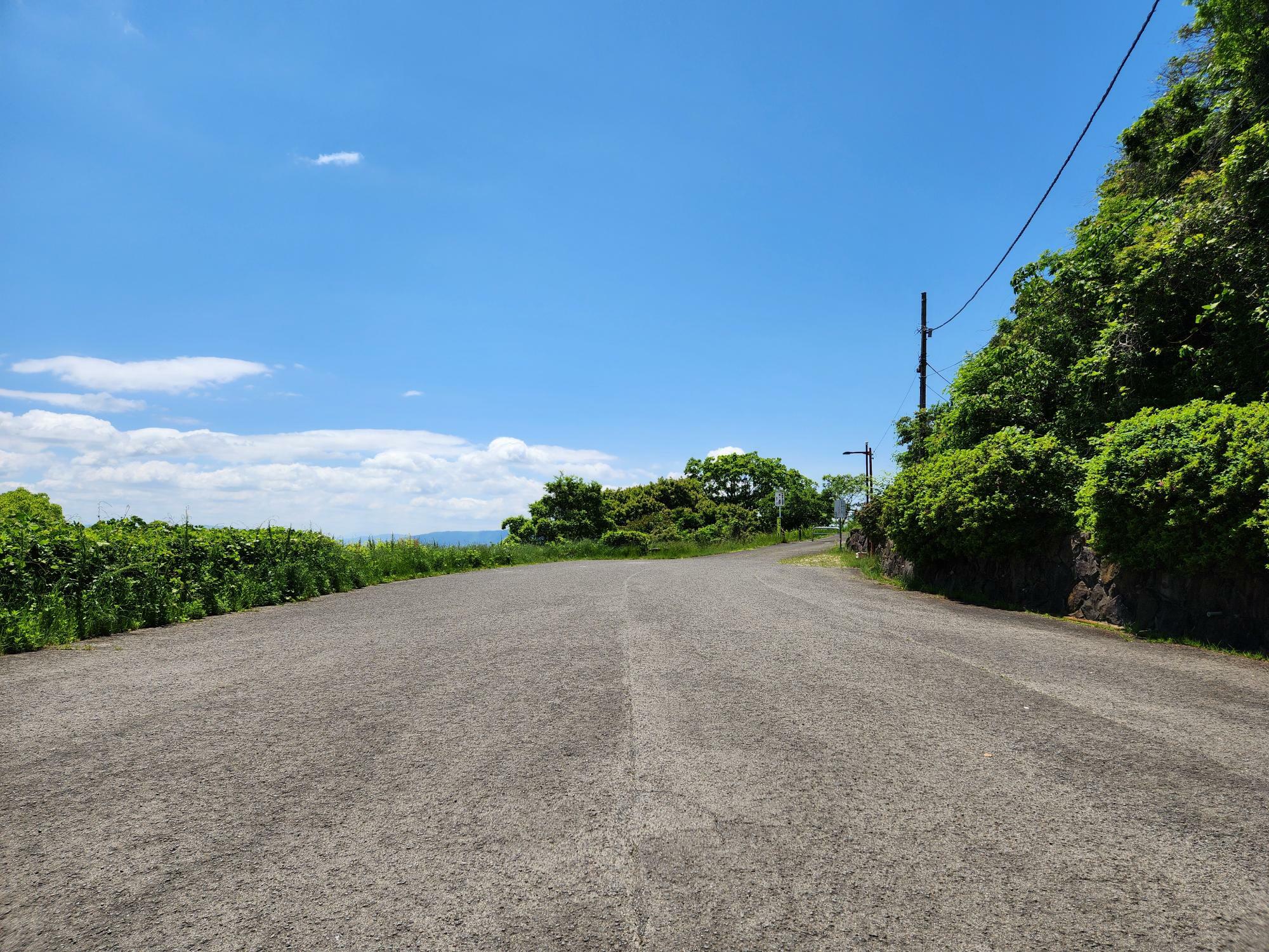 山頂付近の駐車場です。