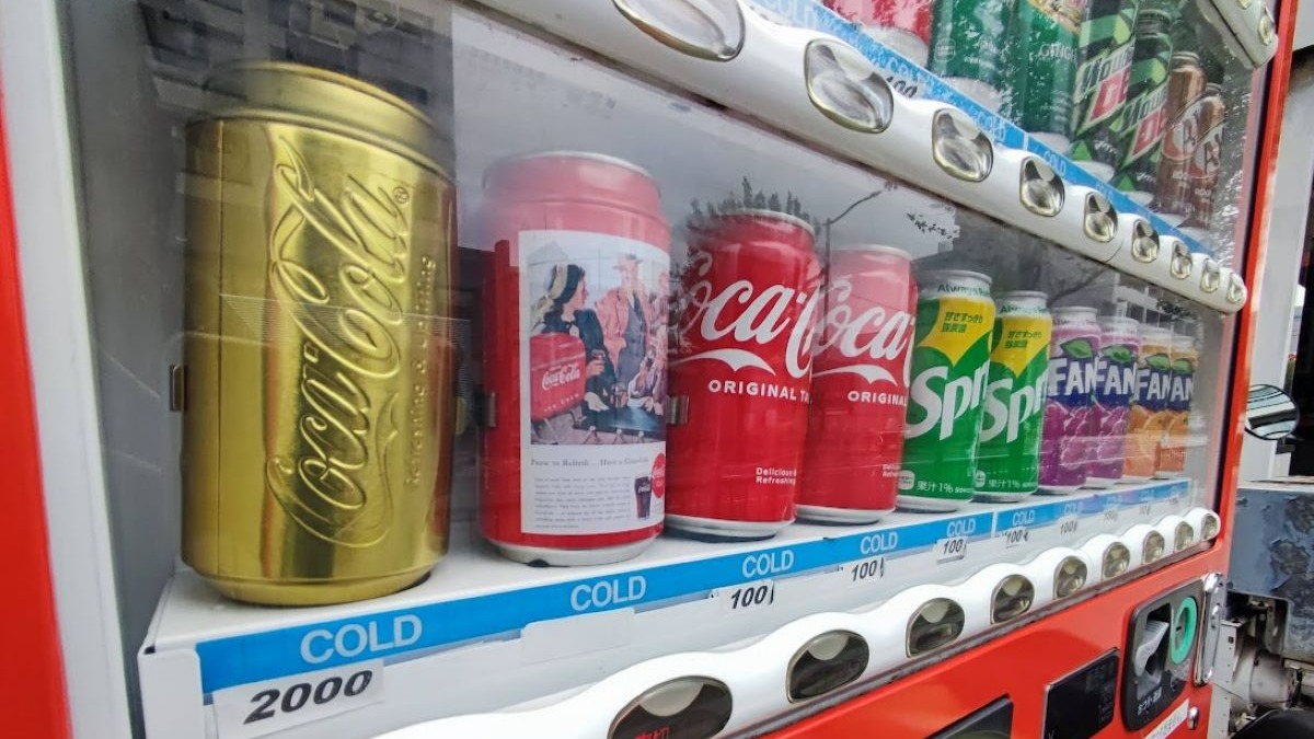 吹田市】黄金のコカ・コーラが2,000円？！ 珍しい瓶のコーラが売られて