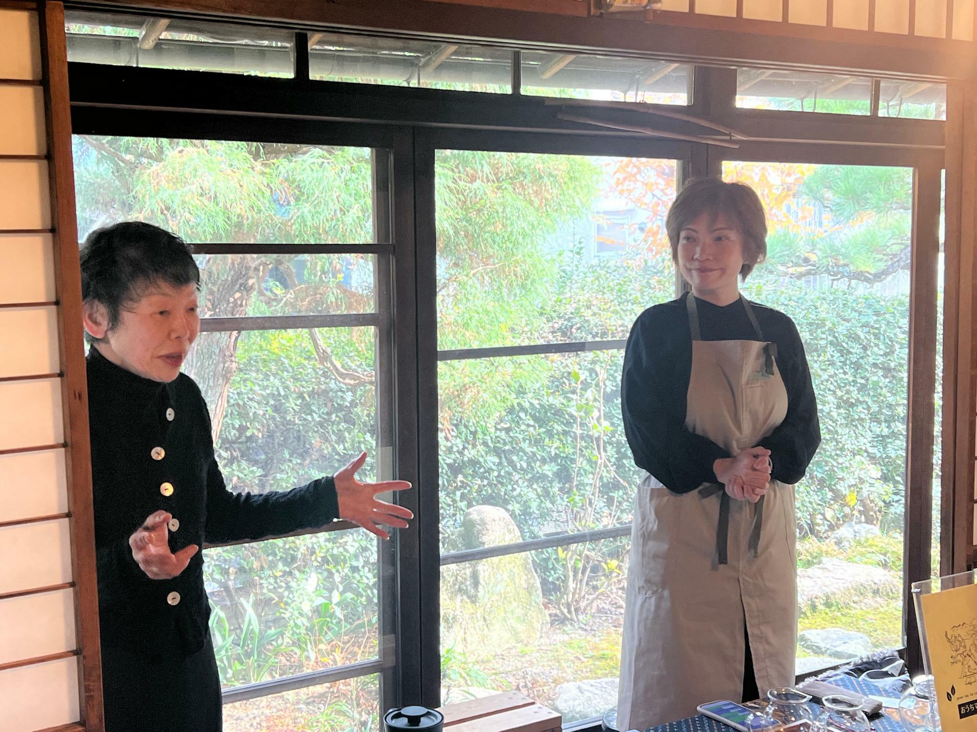 〇彌のオーナー清水さん（左）と中山製茶代表中山智代さん（右）