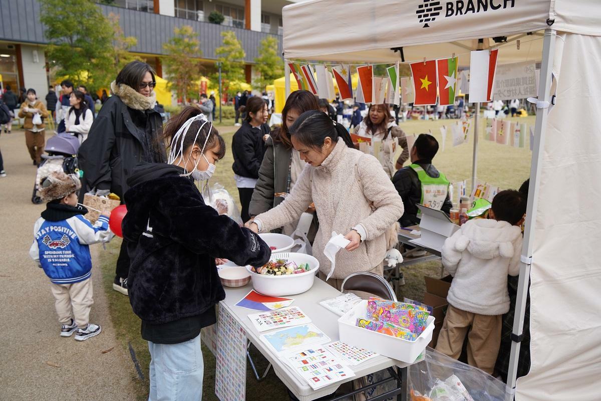 外国人介護職員によるブース(昨年の様子）