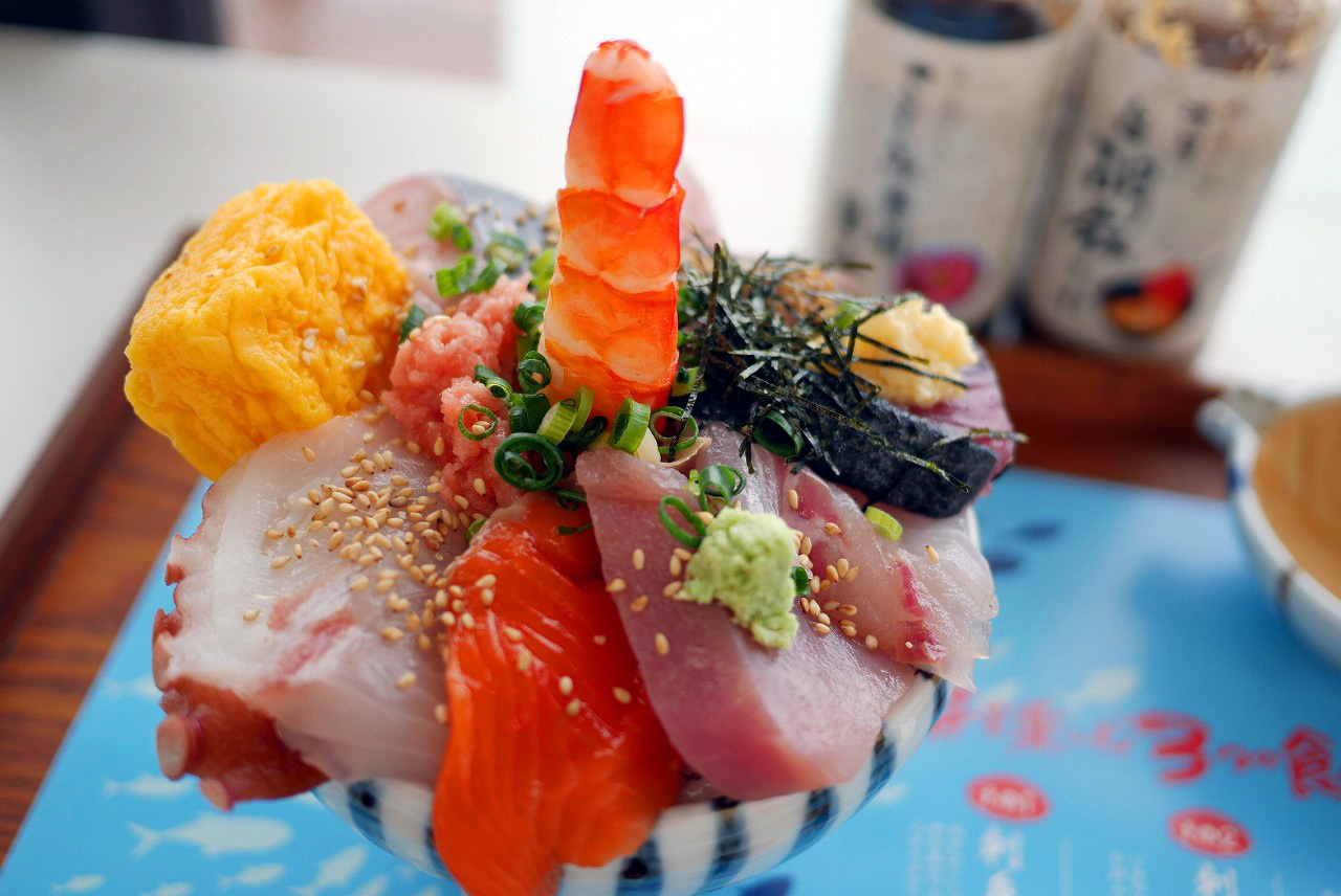 漁港で海鮮丼　1,780円（税込）