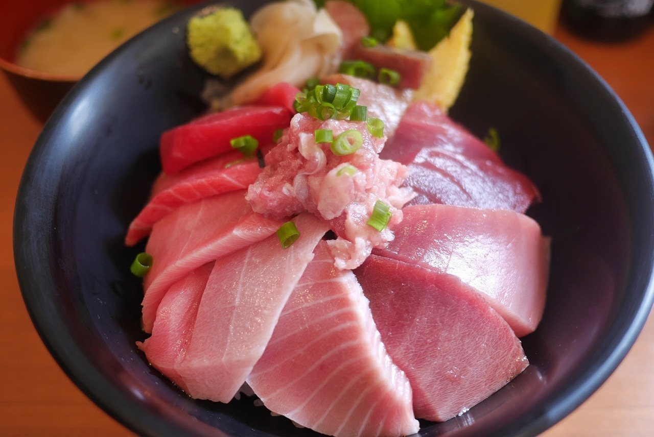 極みの贅沢まぐろ丼