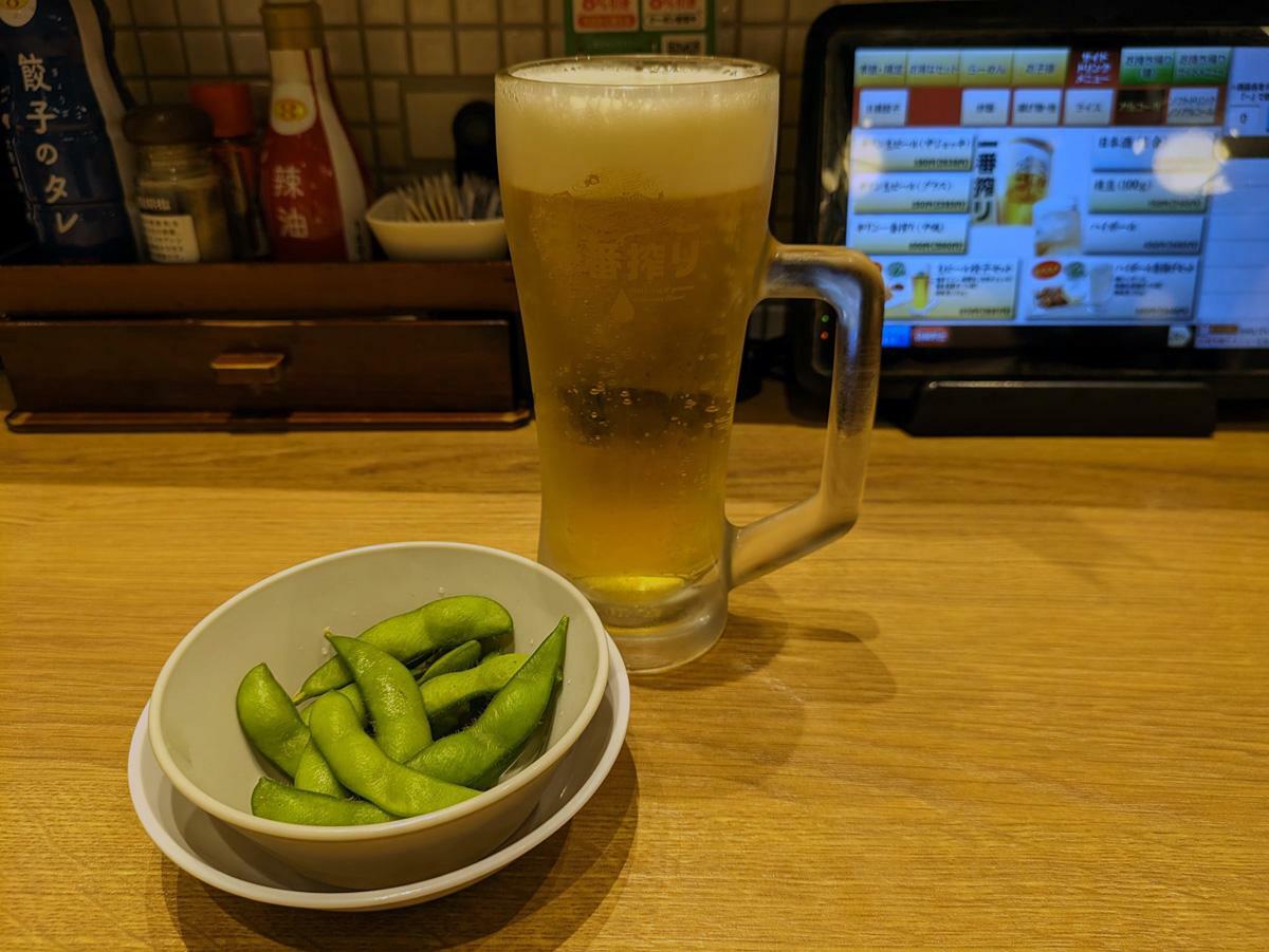 生ビール餃子セットのビールと枝豆