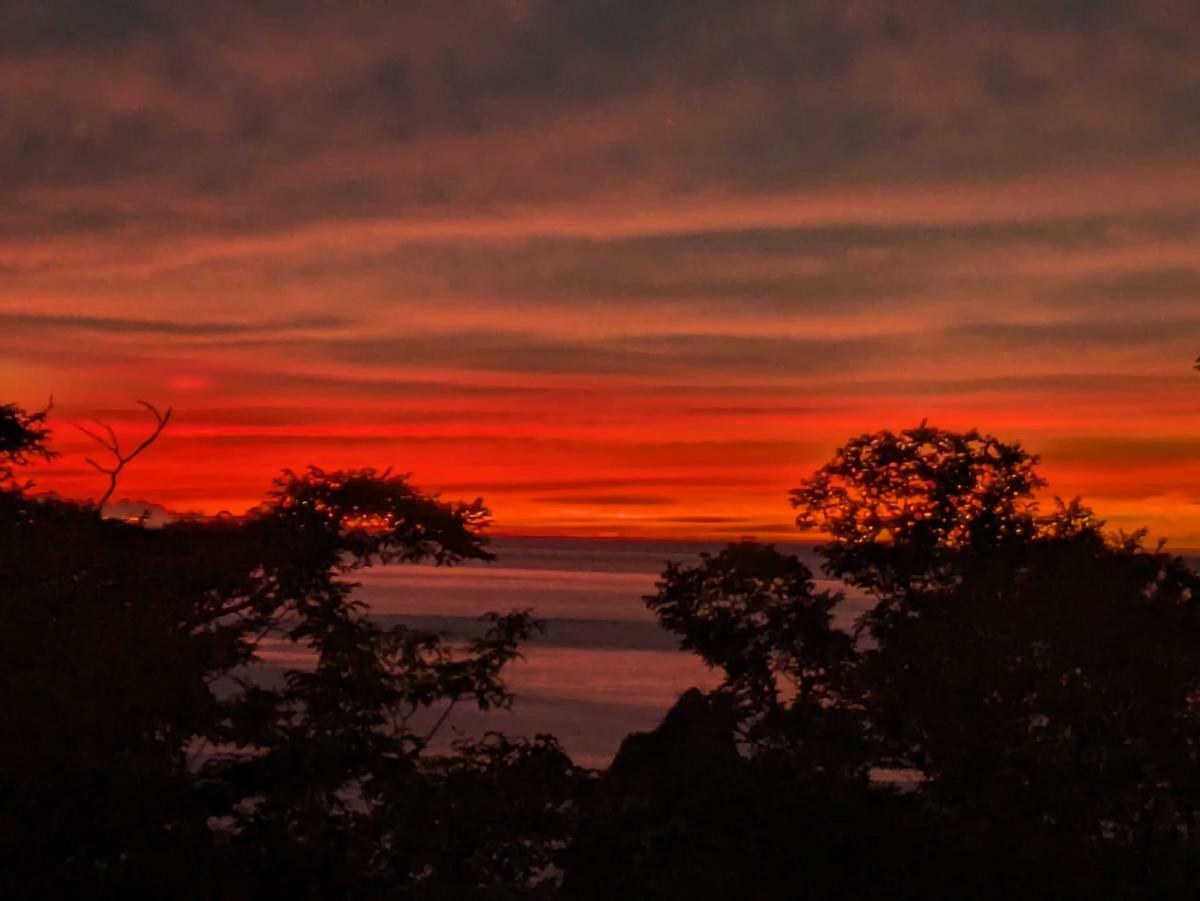 ロビーラウンジからの夕陽