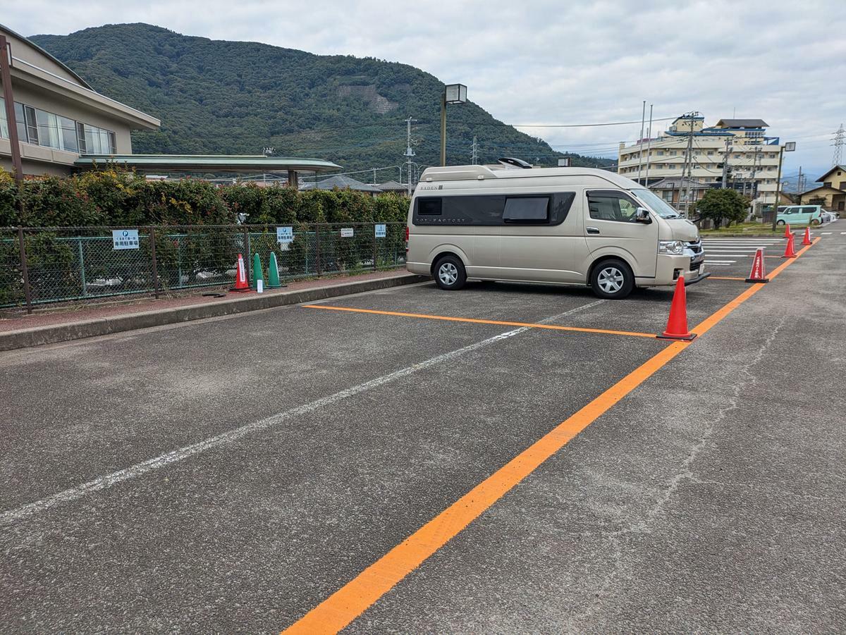 車の横にタープを張ることも可能な余裕の車中泊用スペース