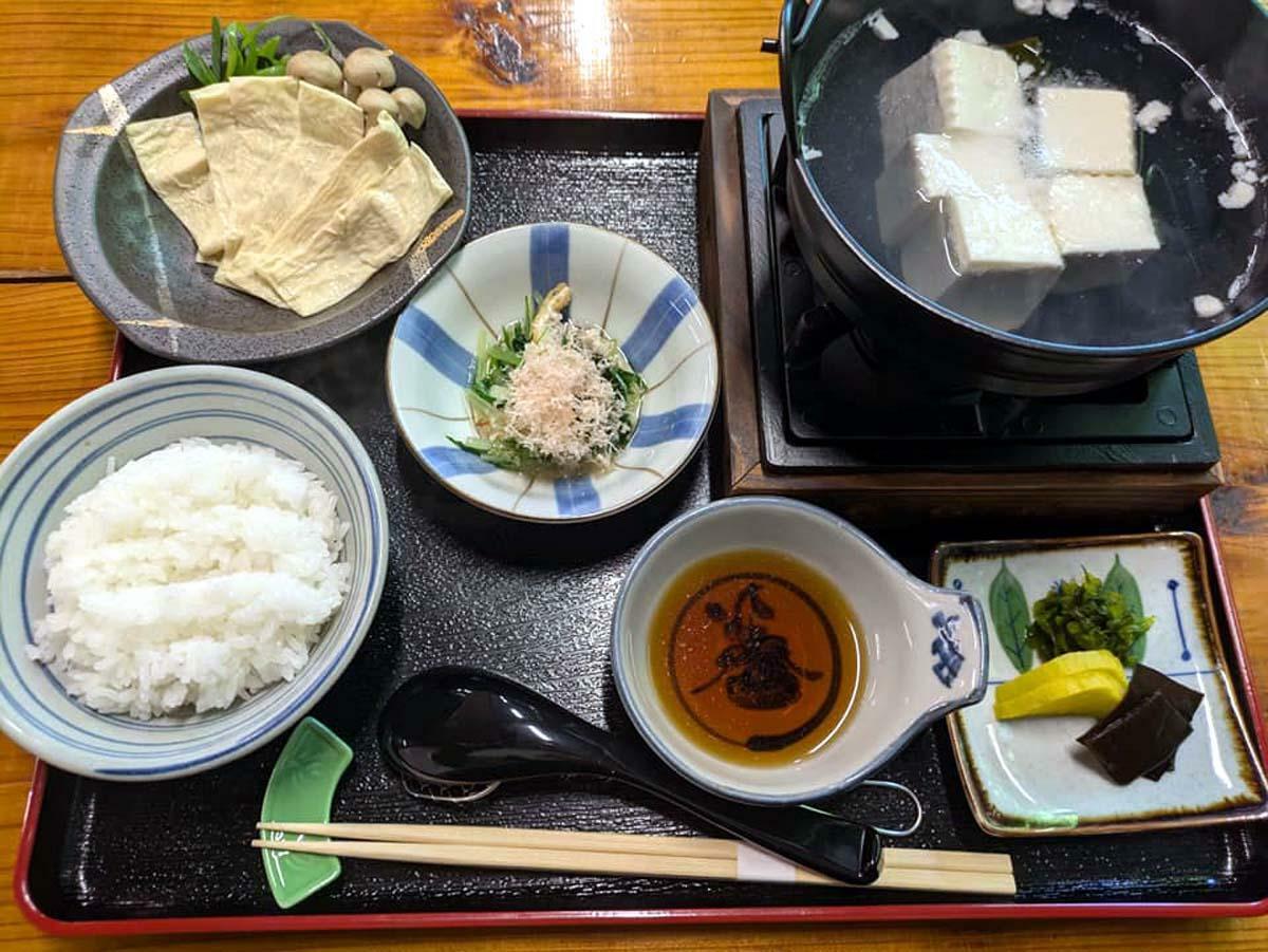 湯葉しゃぶ湯豆腐定食　2,200円