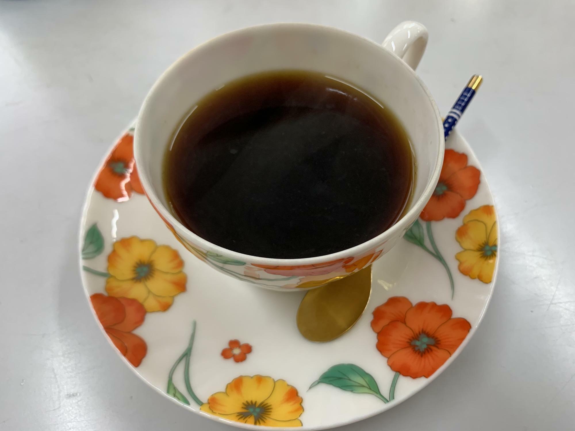 コーヒー（食事とセットで300円）