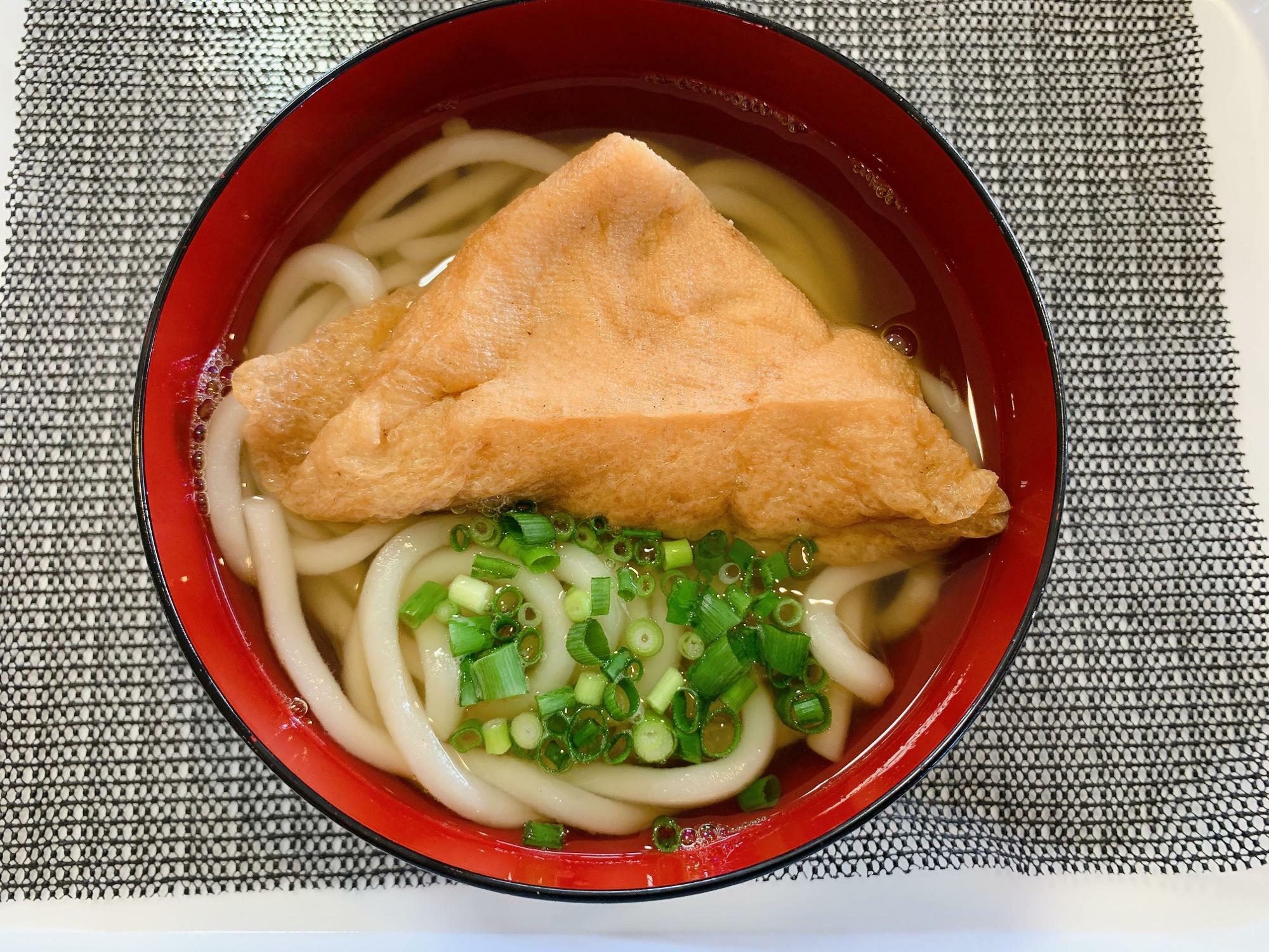 毎回注文する「三角きつねうどん」