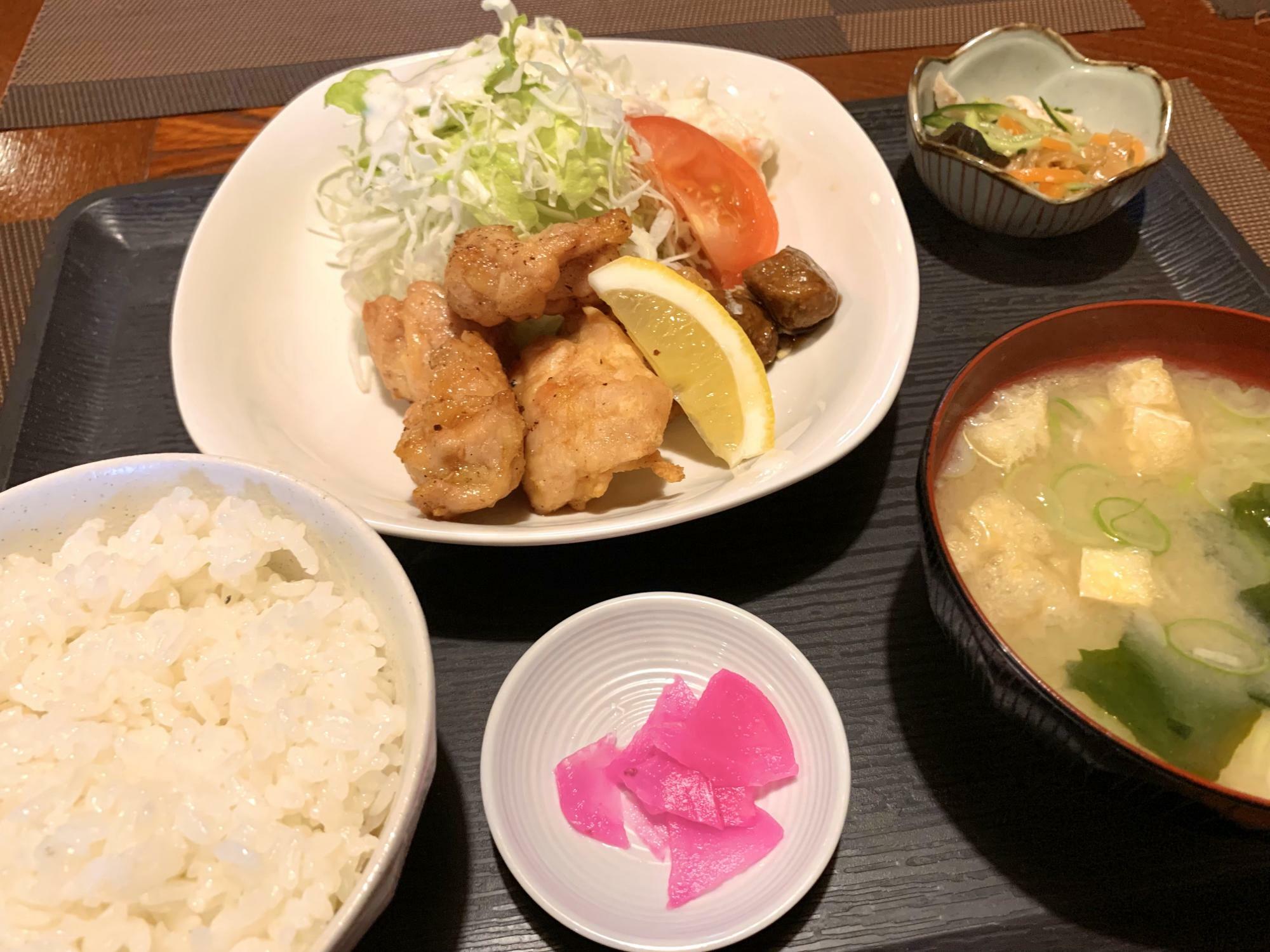 鳥唐揚げ定食（600円）