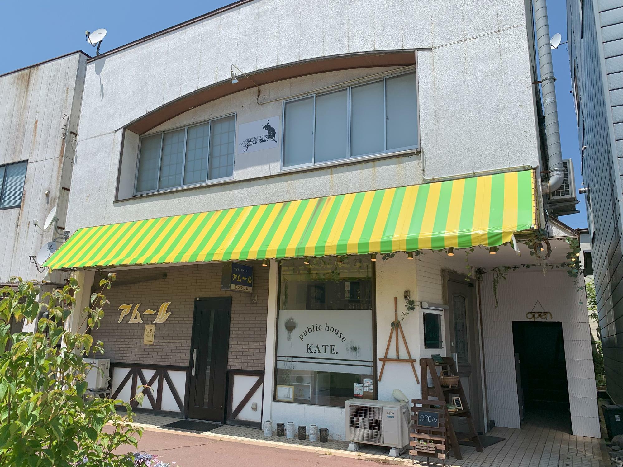 お店が入るビルの外観