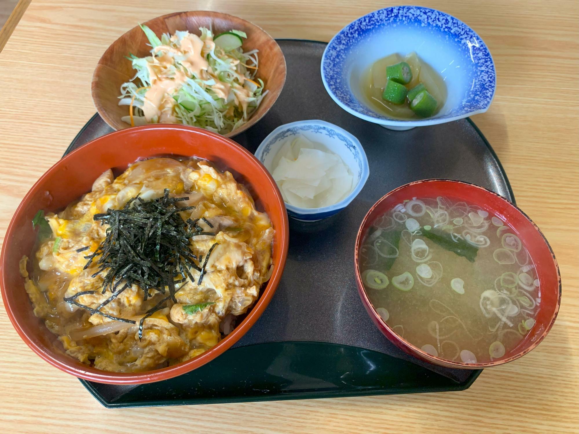 比内地鶏 親子丼（700円）