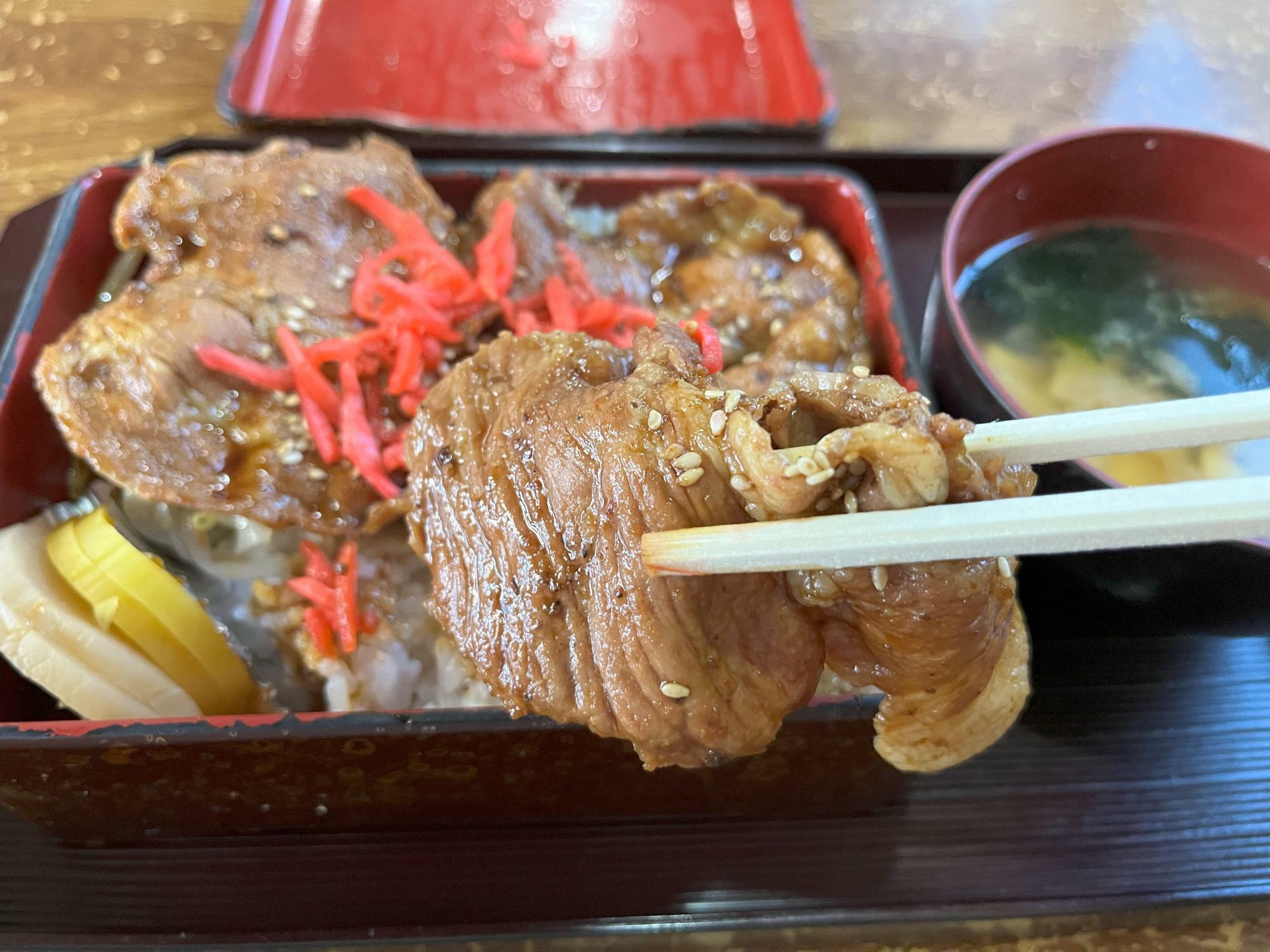 お肉は八幡平ポーク